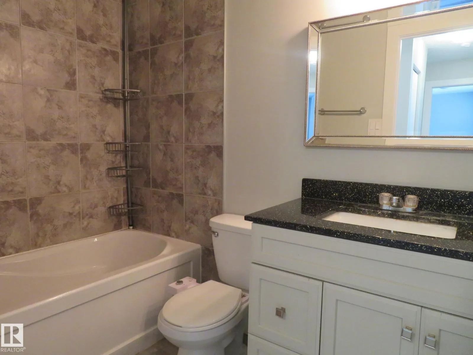 120 KASKITAYO CT NW
