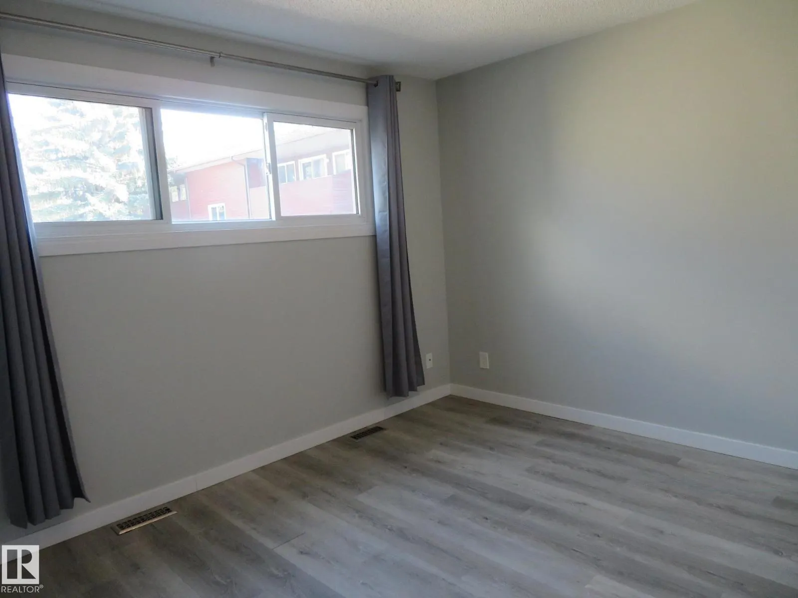 120 KASKITAYO CT NW
