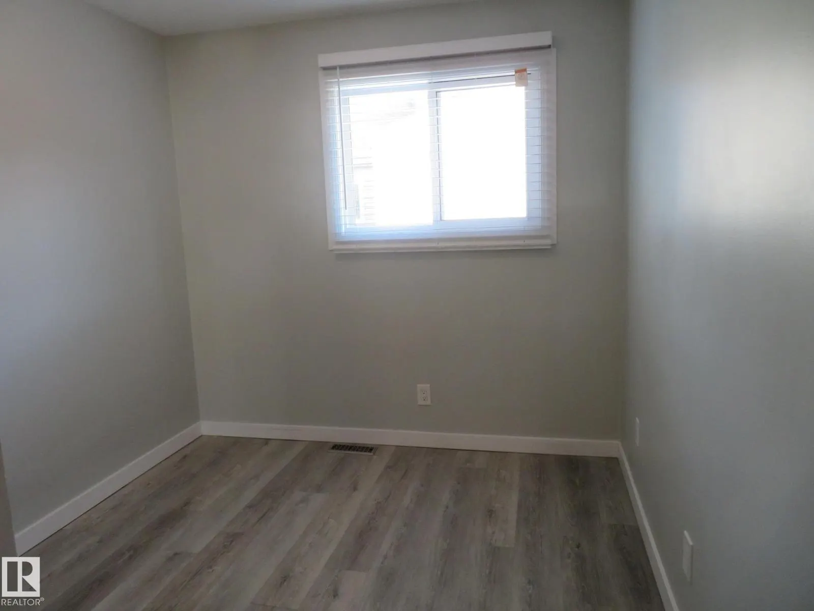 120 KASKITAYO CT NW