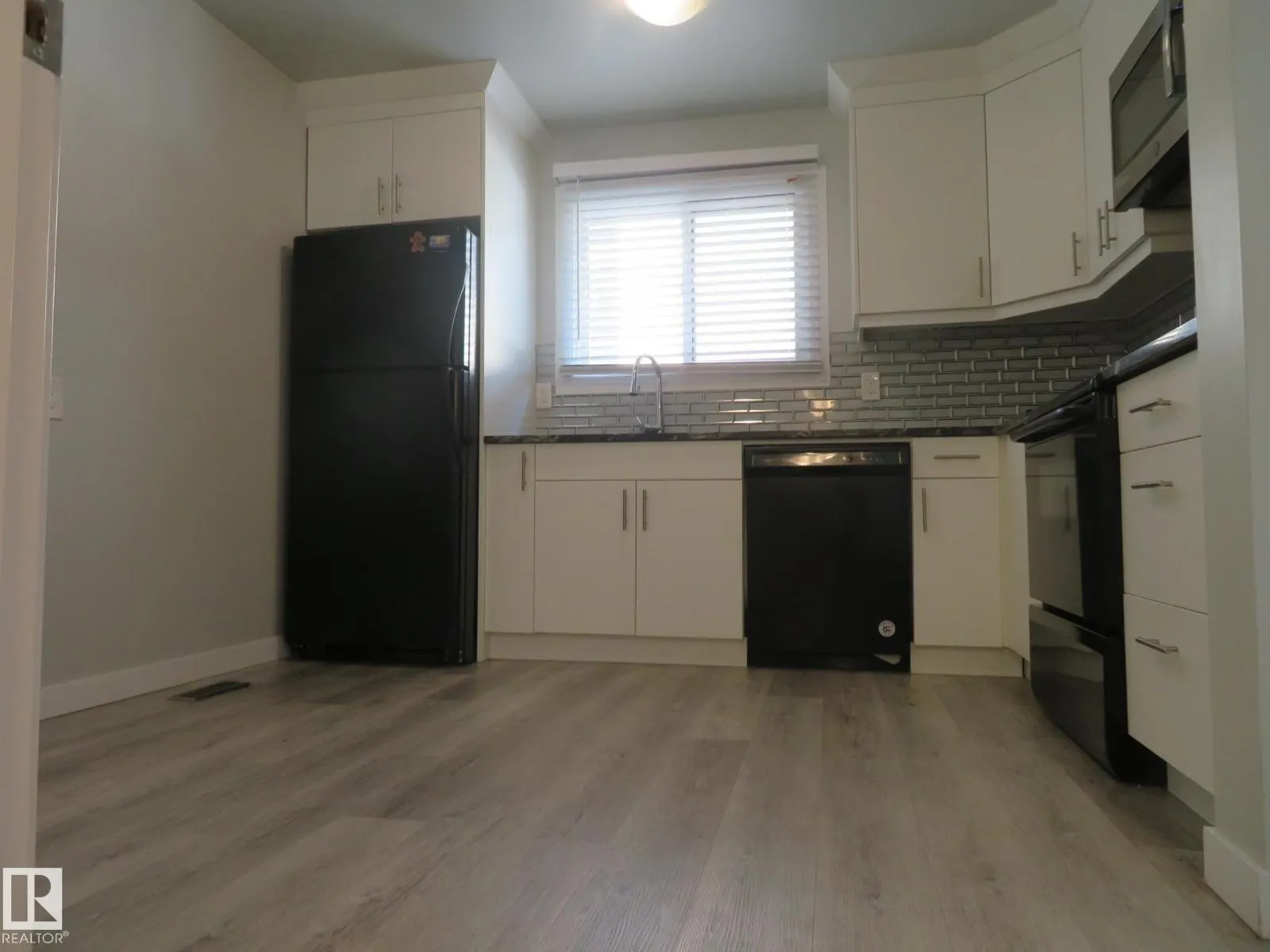 120 KASKITAYO CT NW