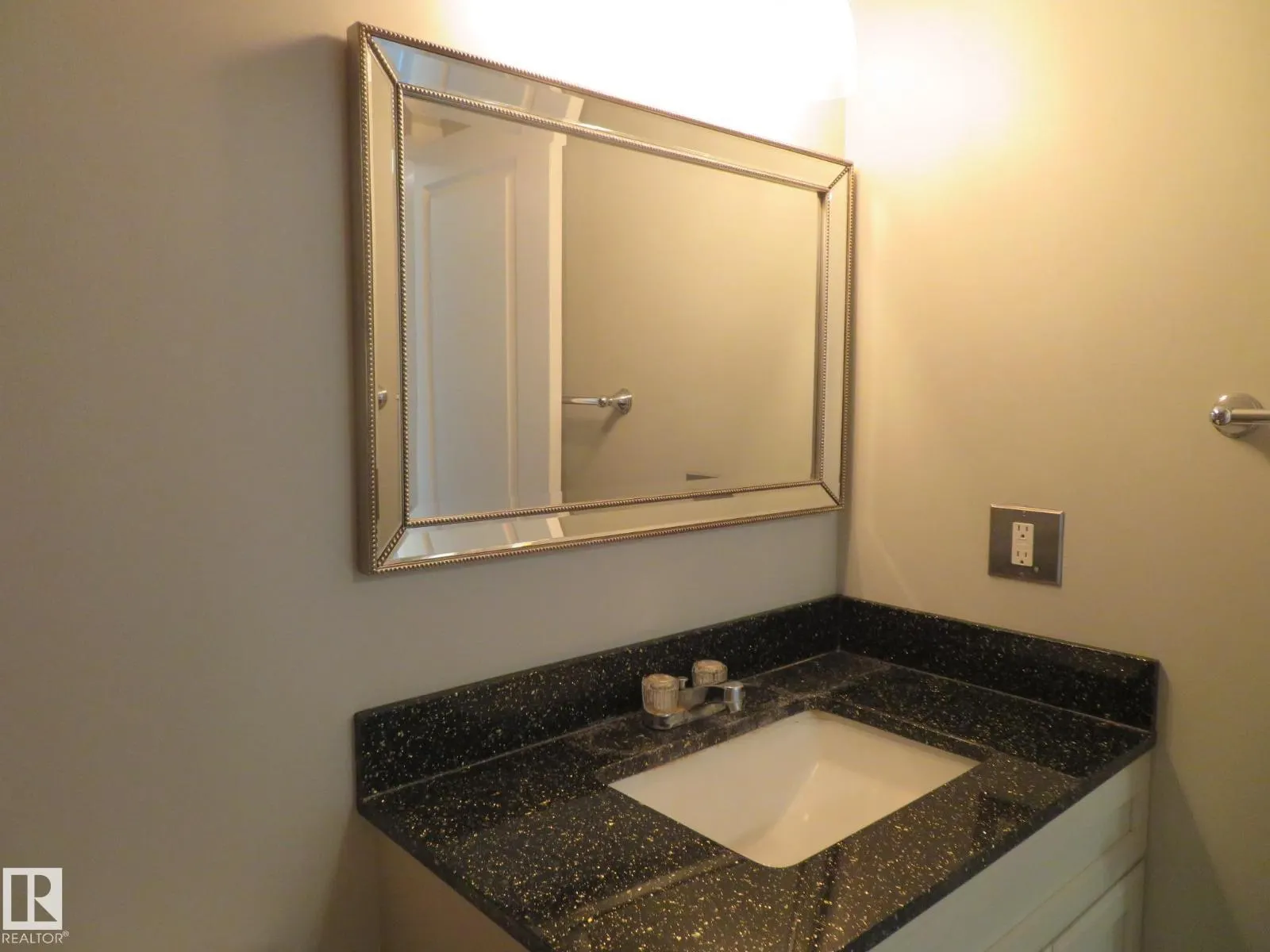 120 KASKITAYO CT NW