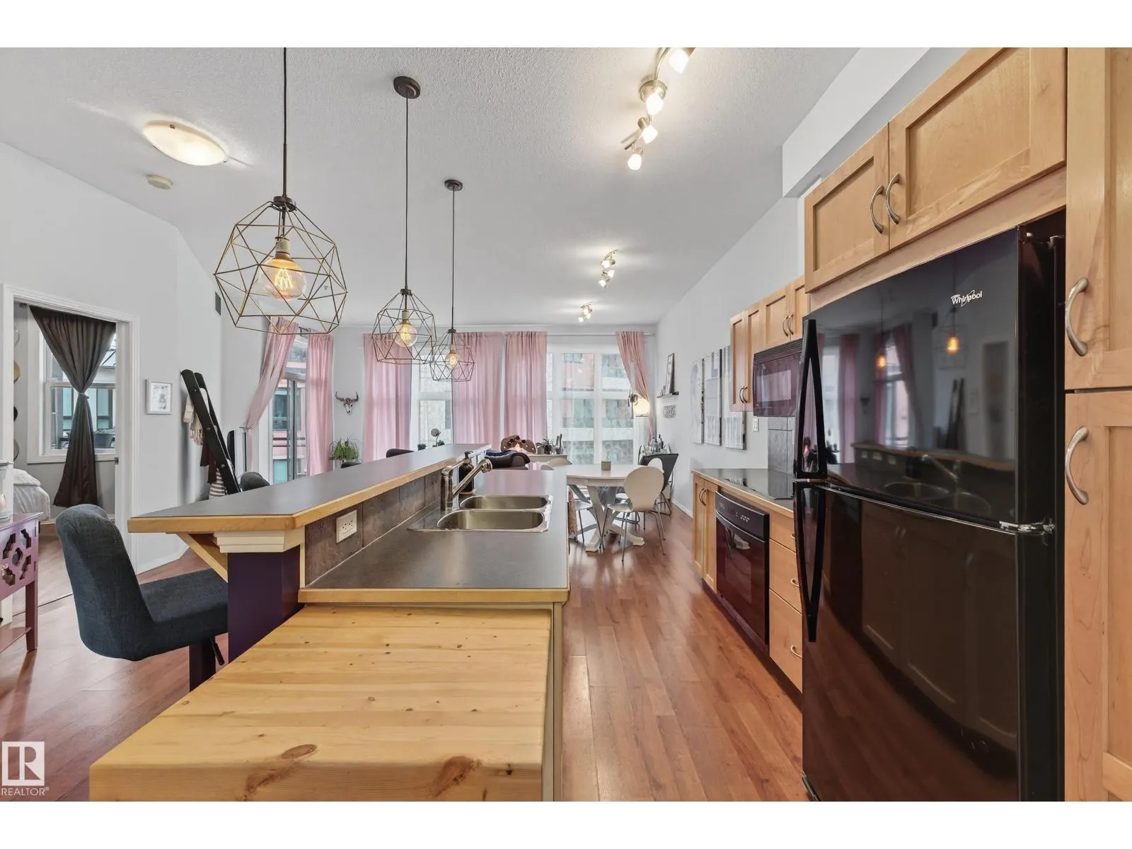 #416 10147 112 ST NW