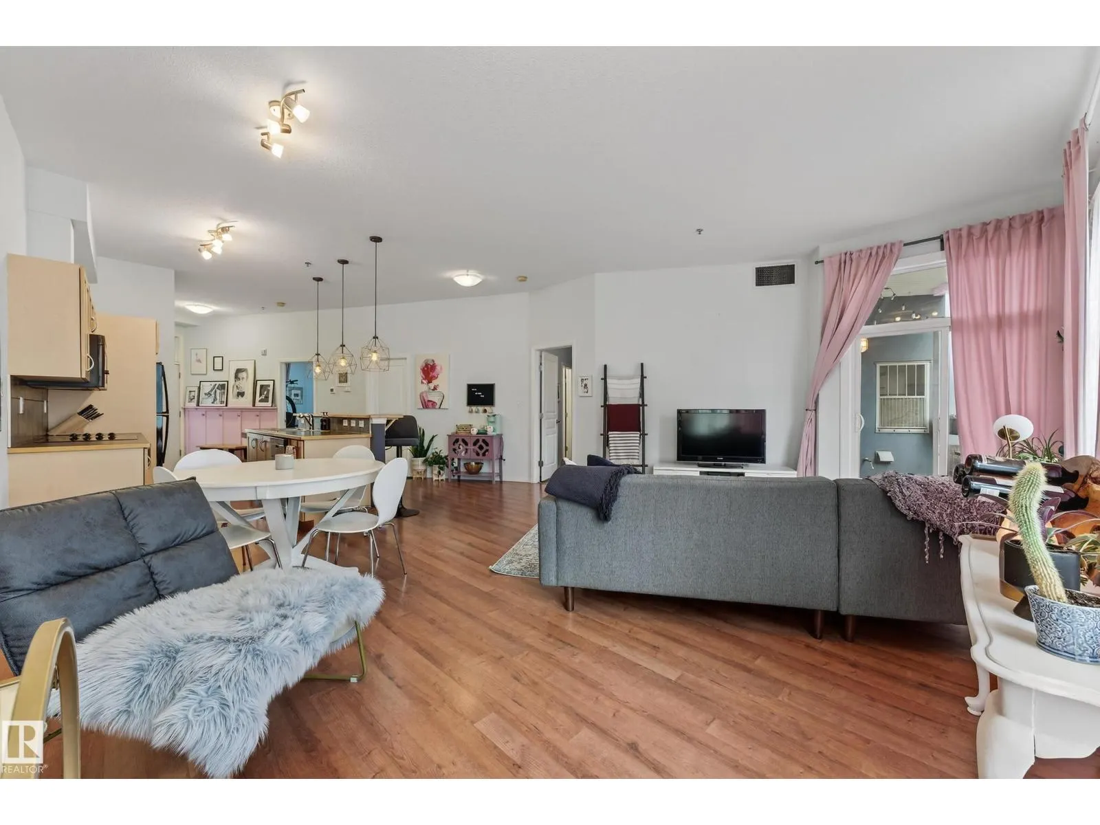 #416 10147 112 ST NW