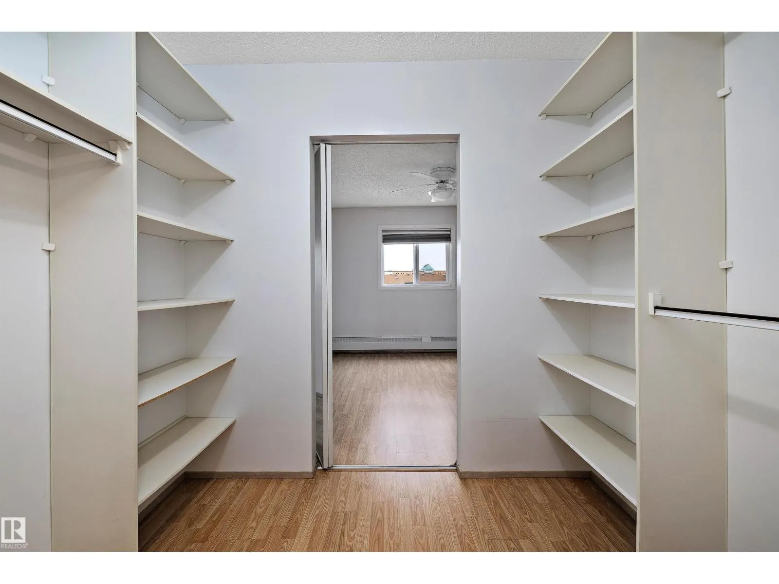 #318 5005 31 AV NW
