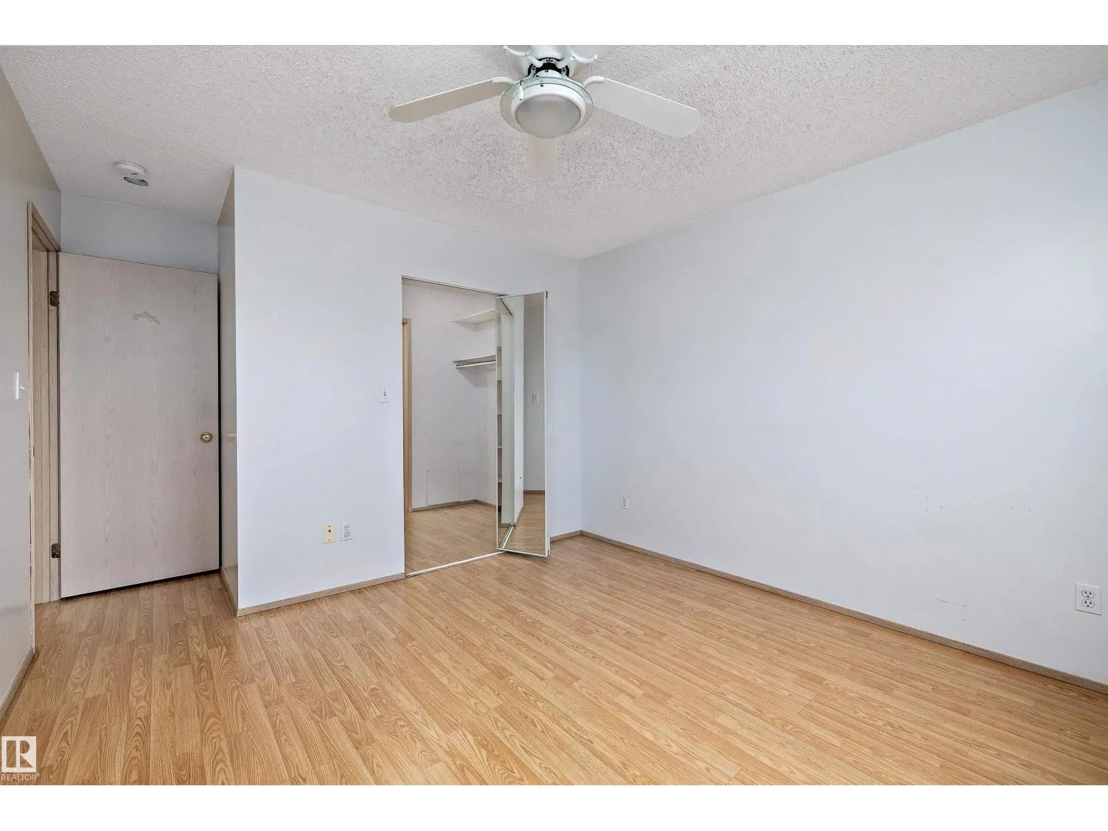 #318 5005 31 AV NW
