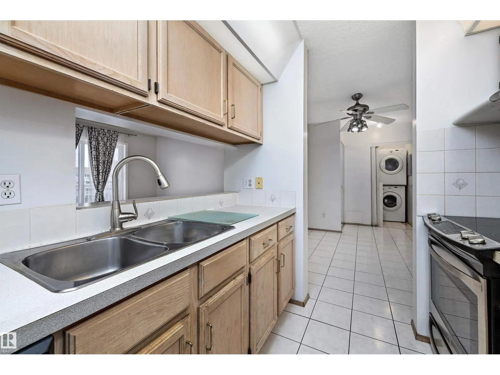 #318 5005 31 AV NW