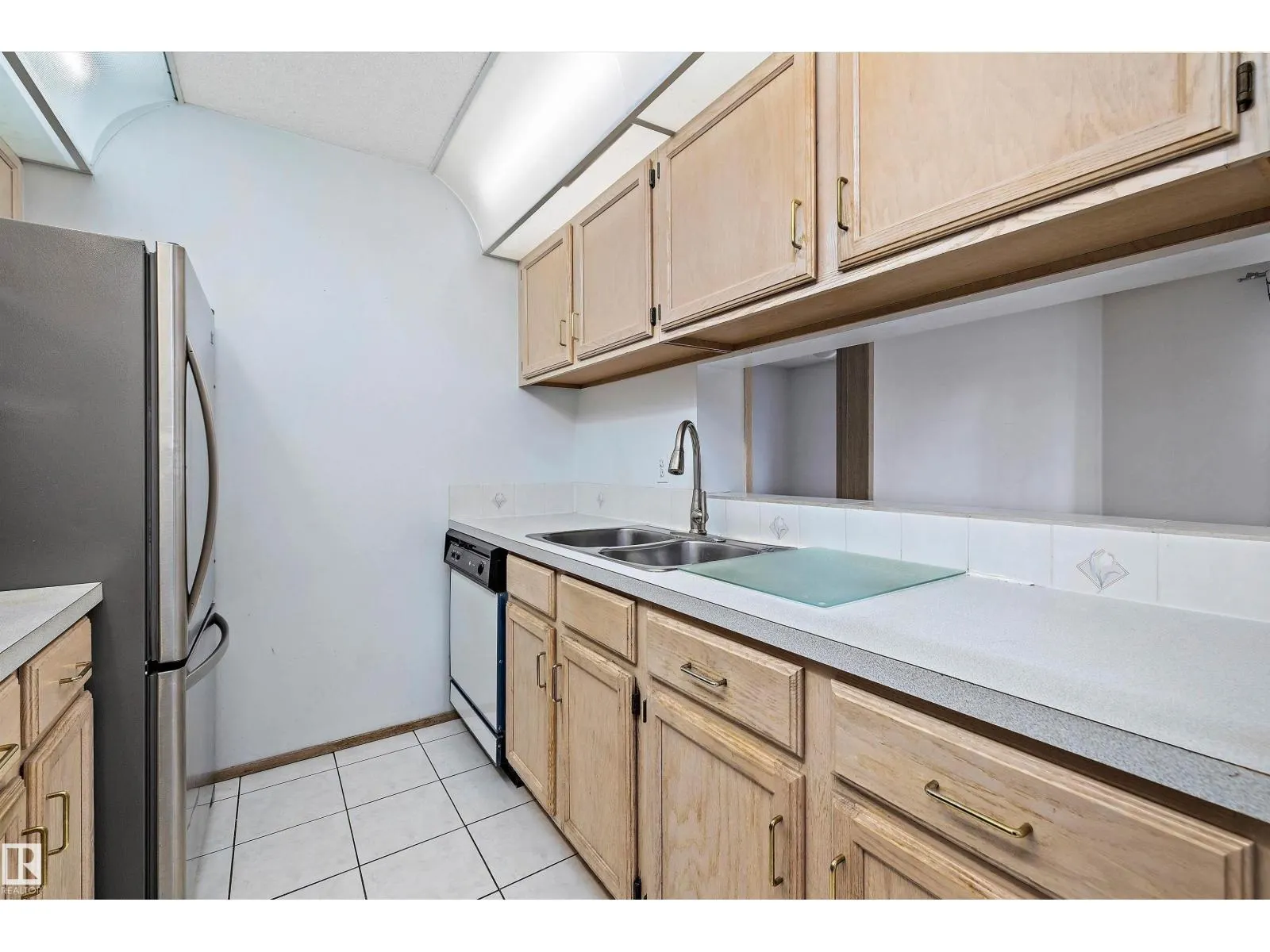 #318 5005 31 AV NW