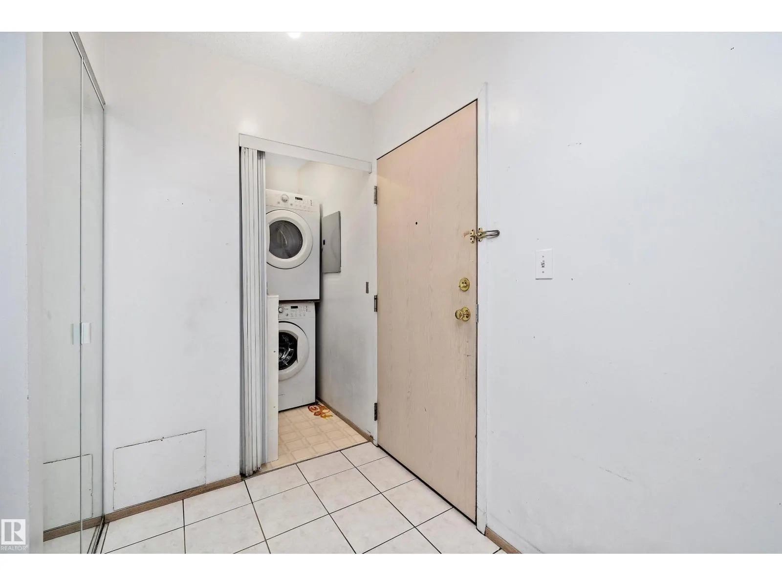 #318 5005 31 AV NW