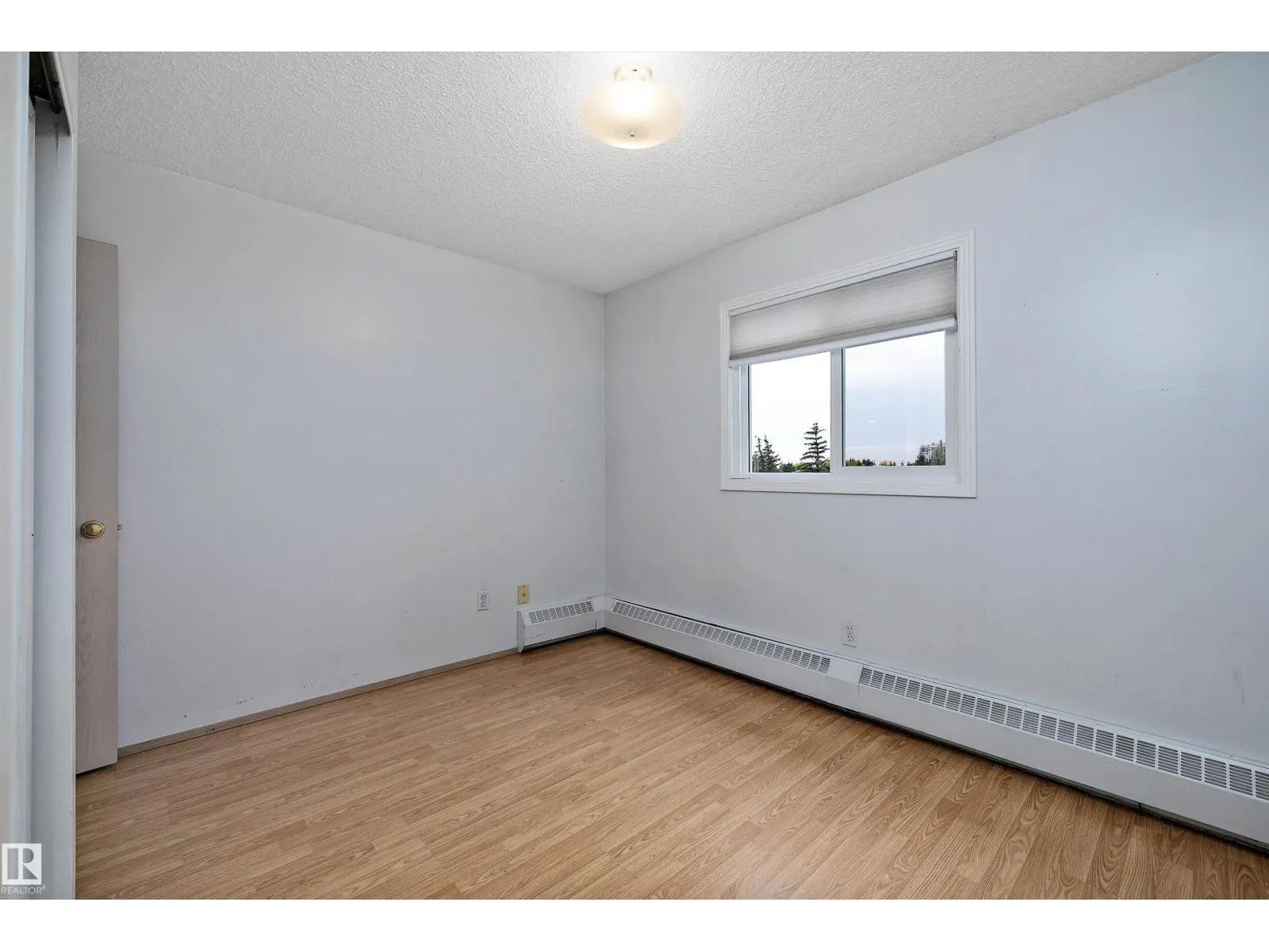 #318 5005 31 AV NW