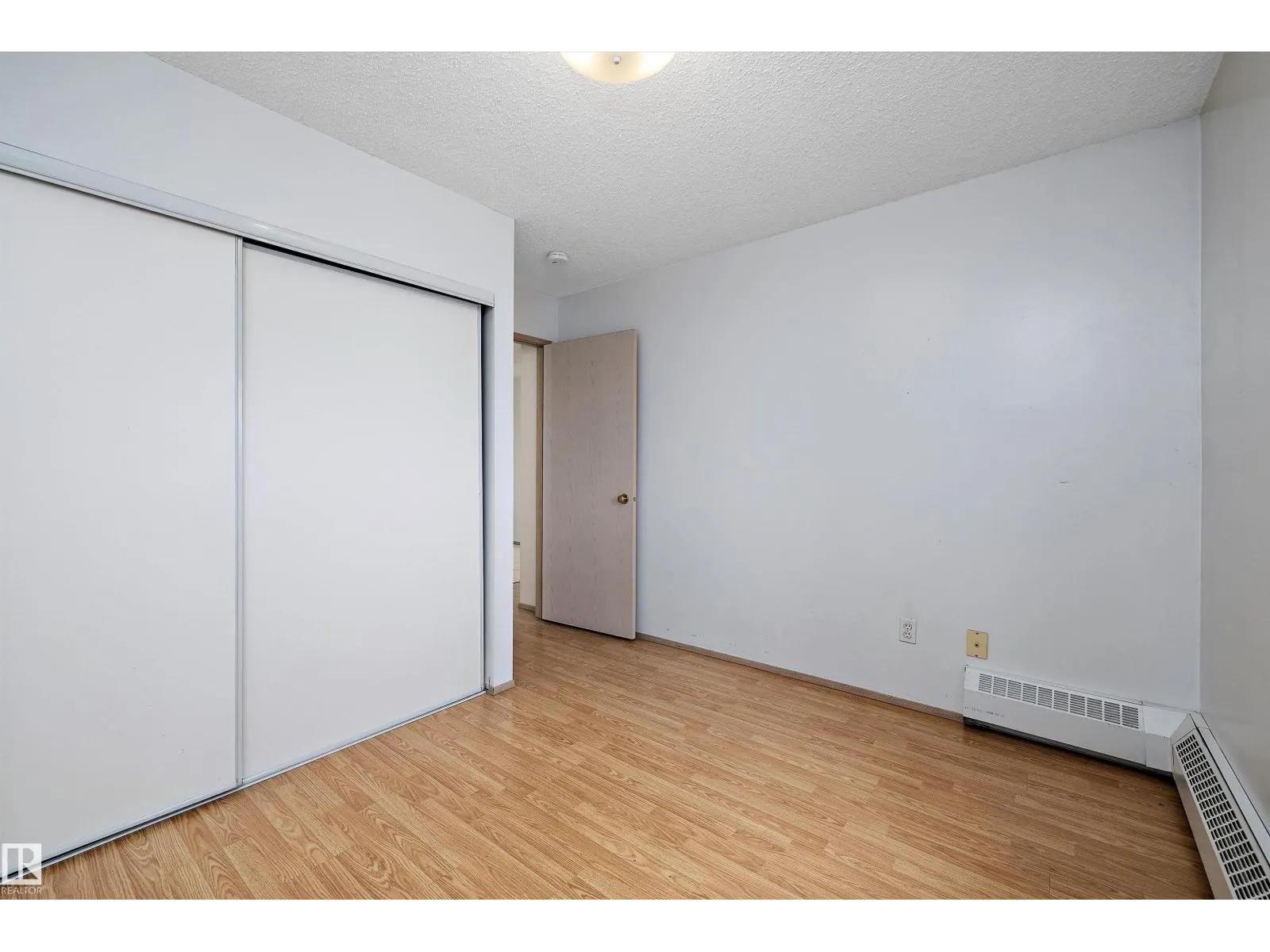 #318 5005 31 AV NW