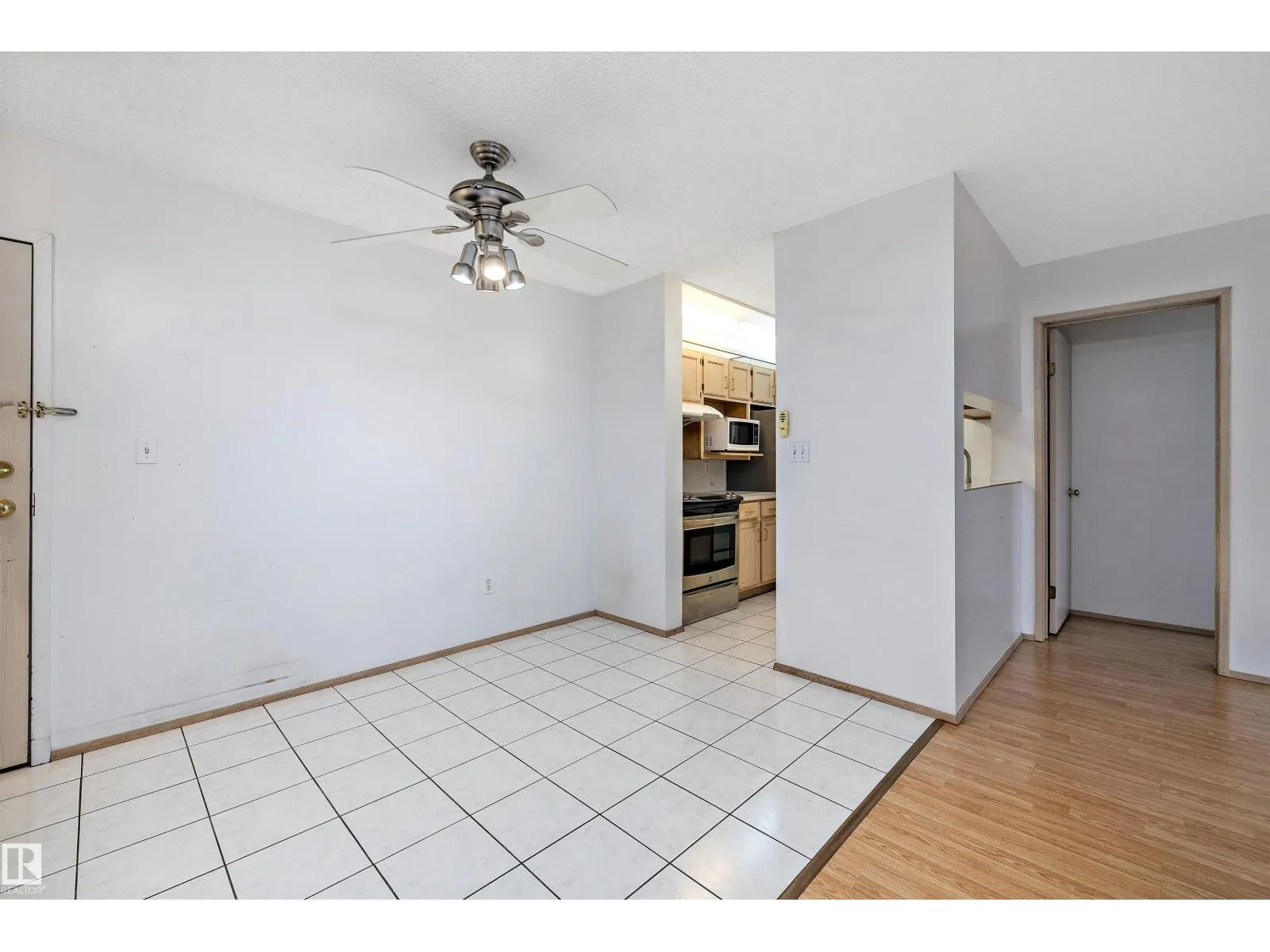 #318 5005 31 AV NW