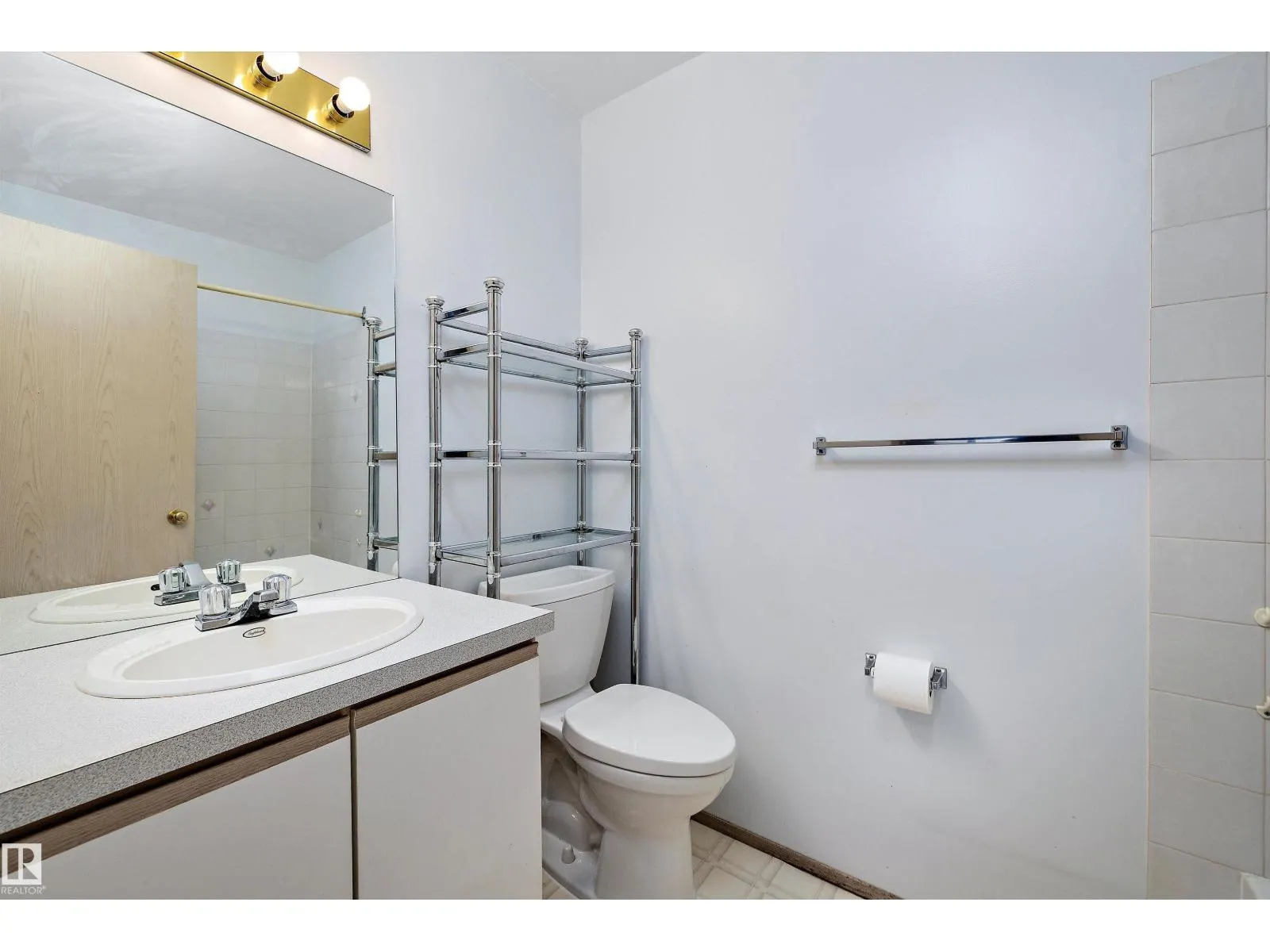 #318 5005 31 AV NW