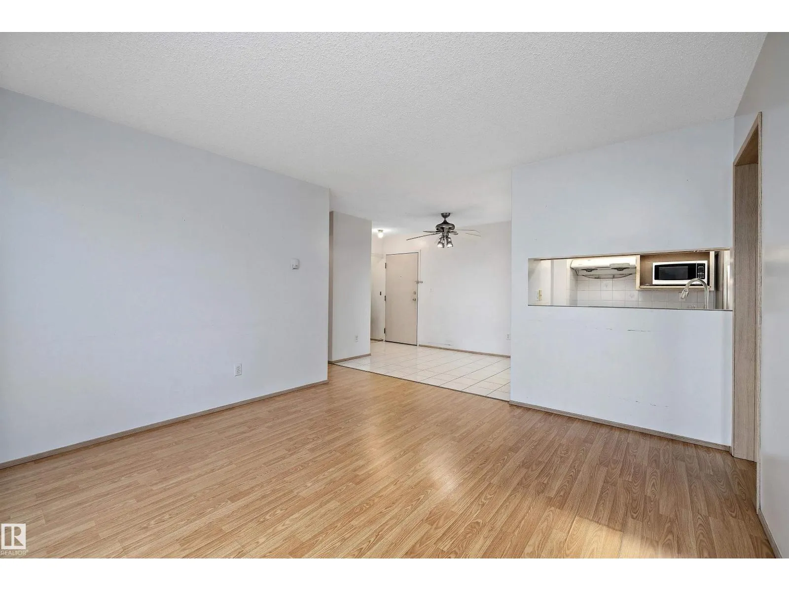 #318 5005 31 AV NW