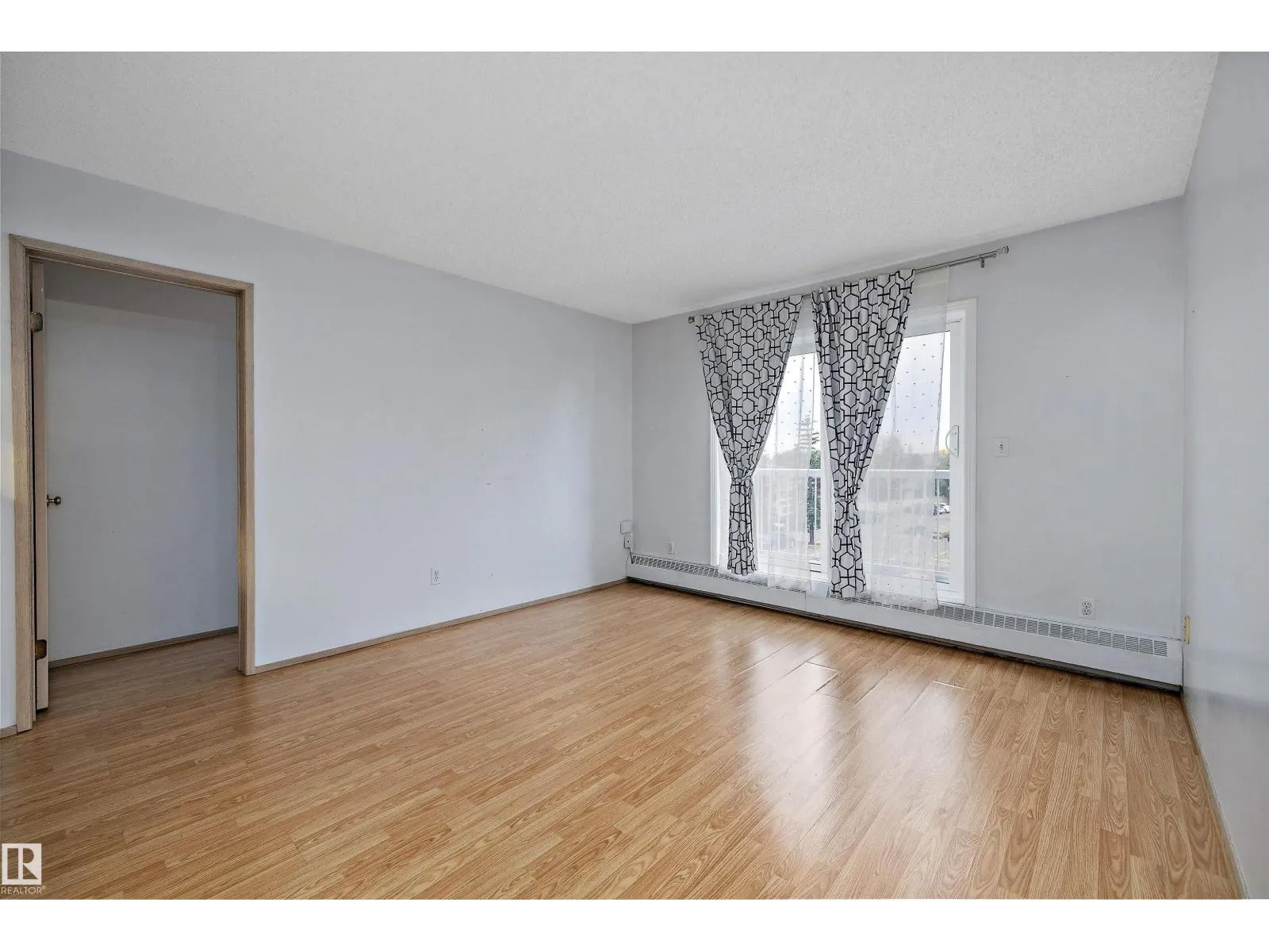 #318 5005 31 AV NW