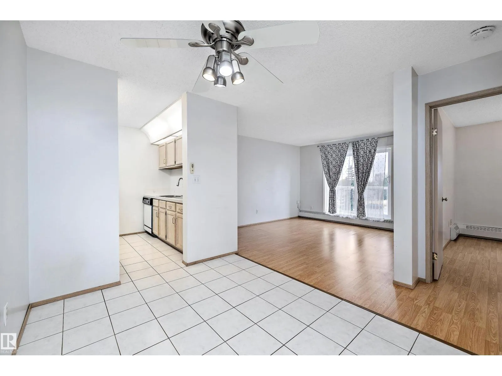 #318 5005 31 AV NW
