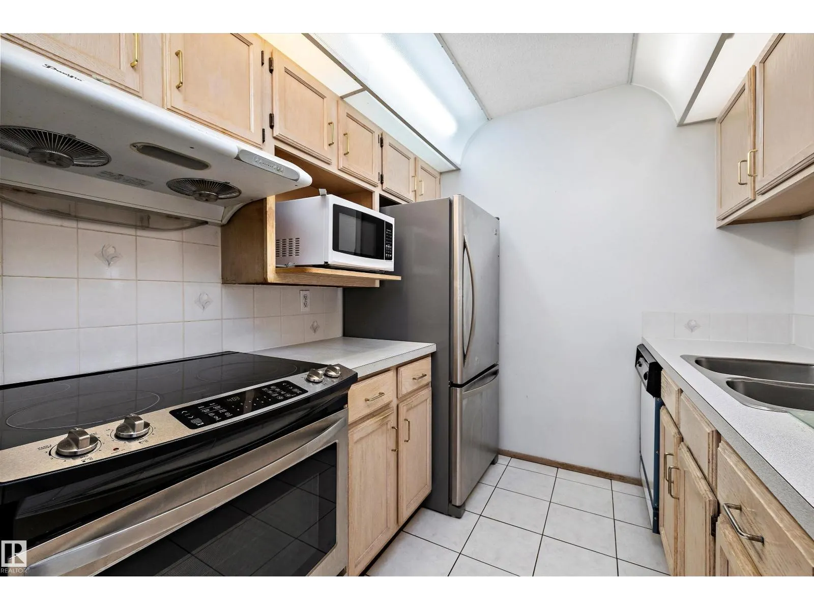 #318 5005 31 AV NW