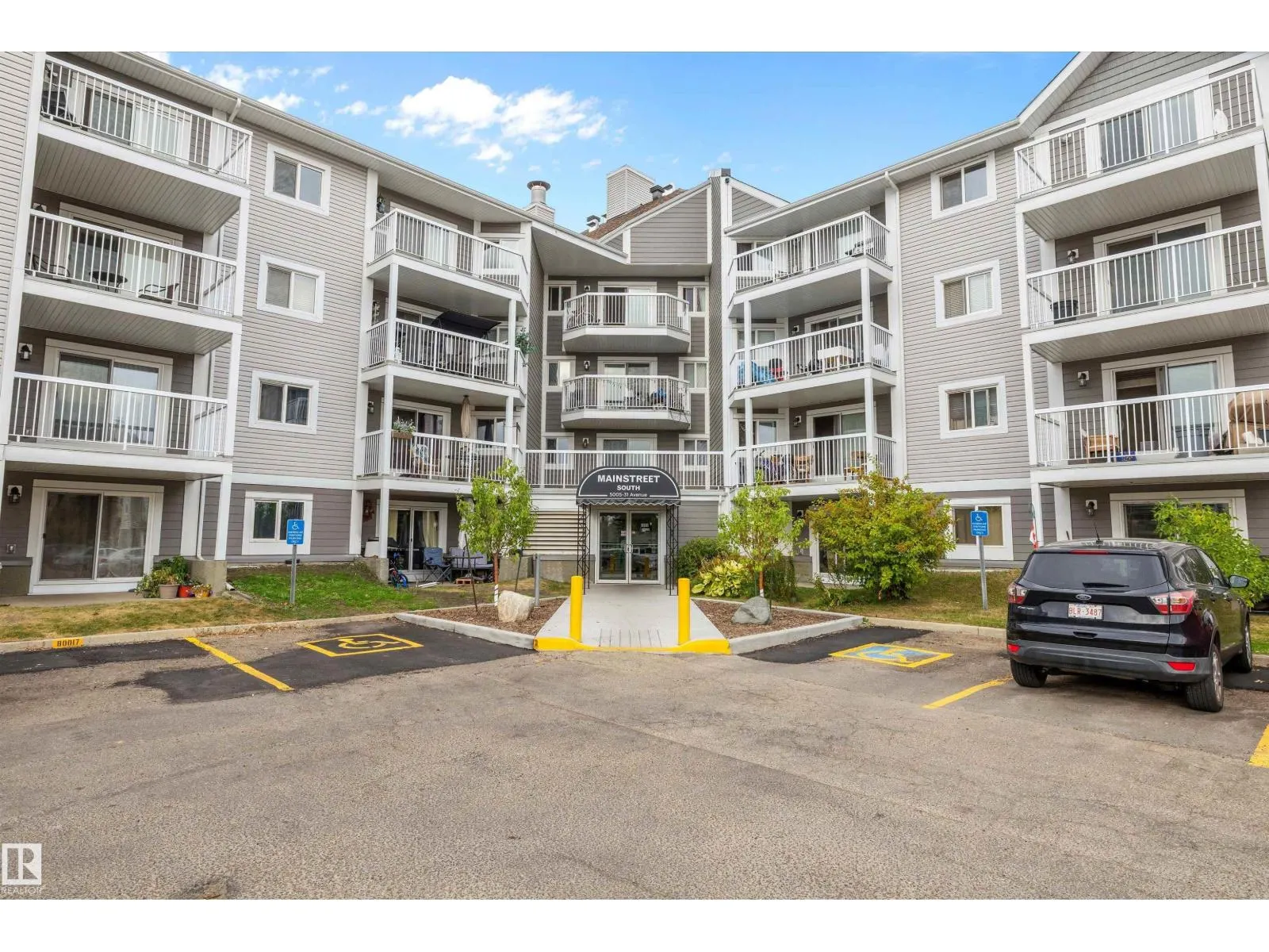 #318 5005 31 AV NW
