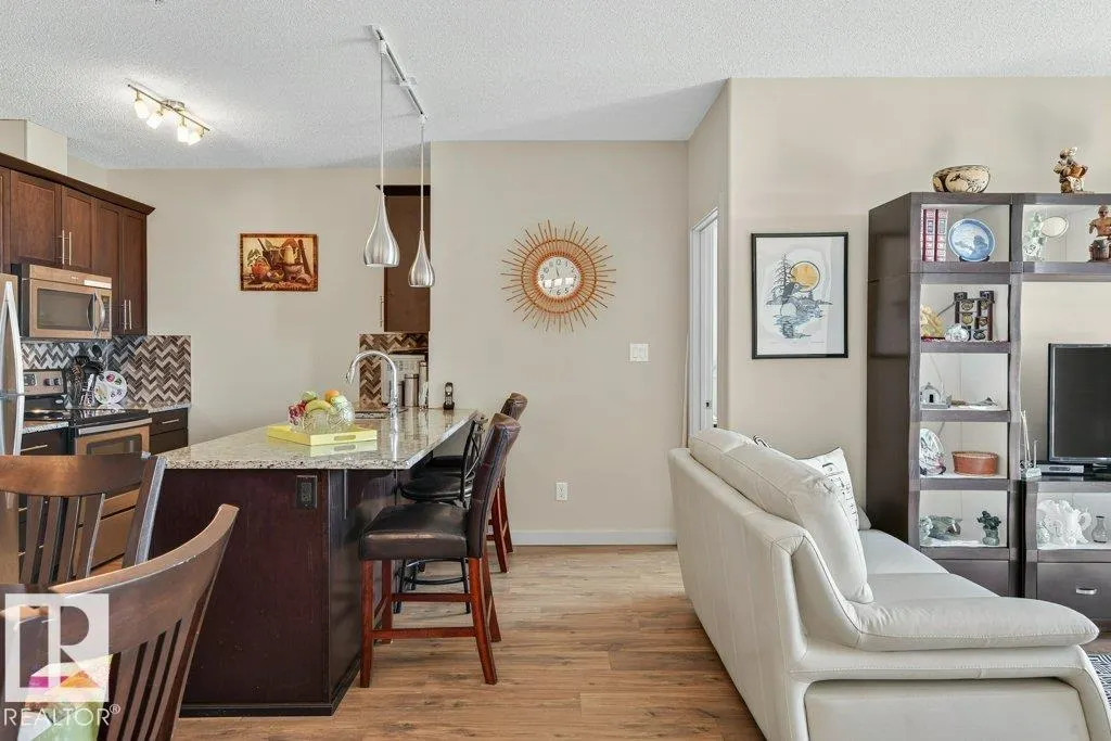 #329 503 ALBANY WY NW