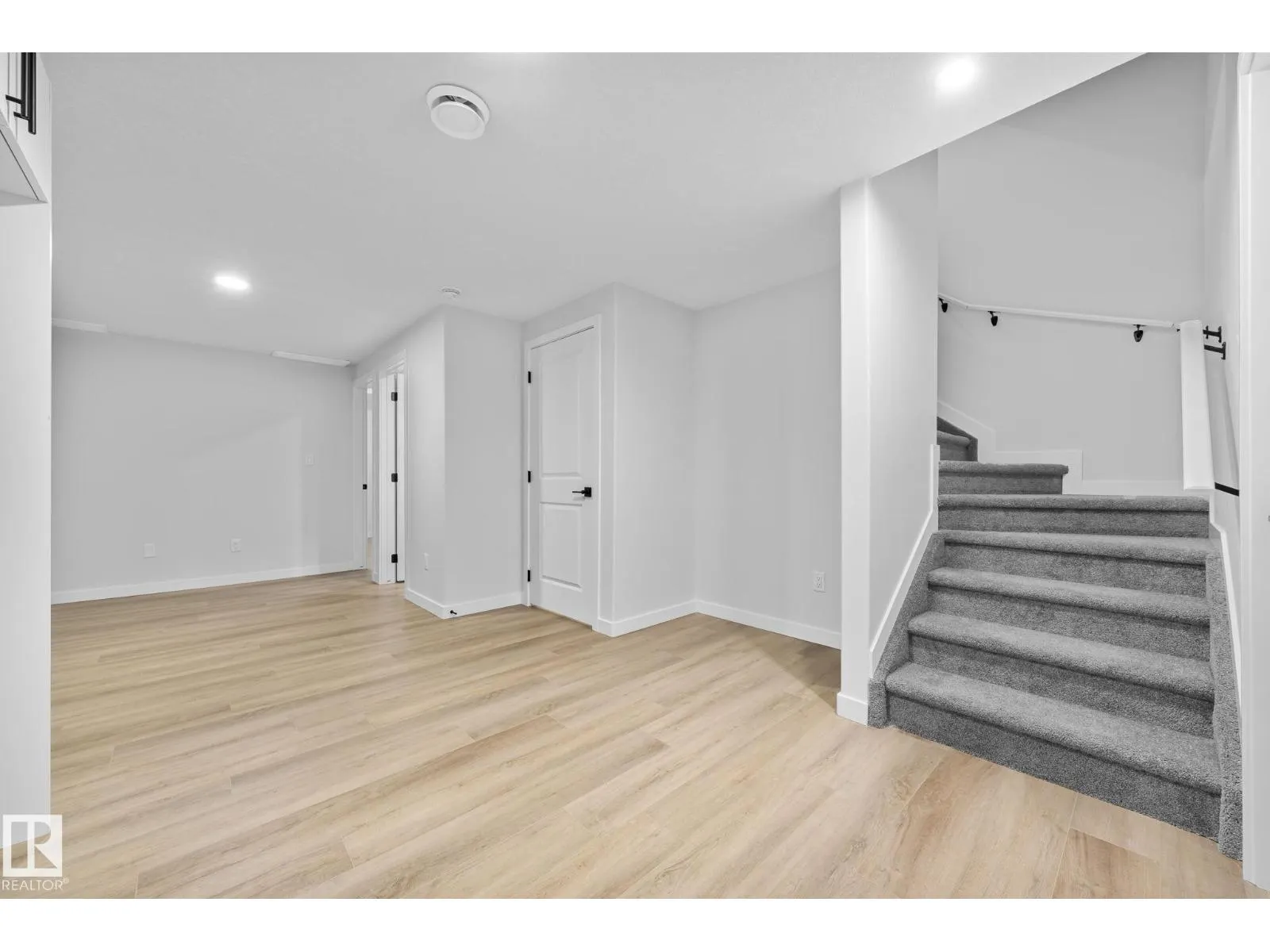 16521 20 AV SW