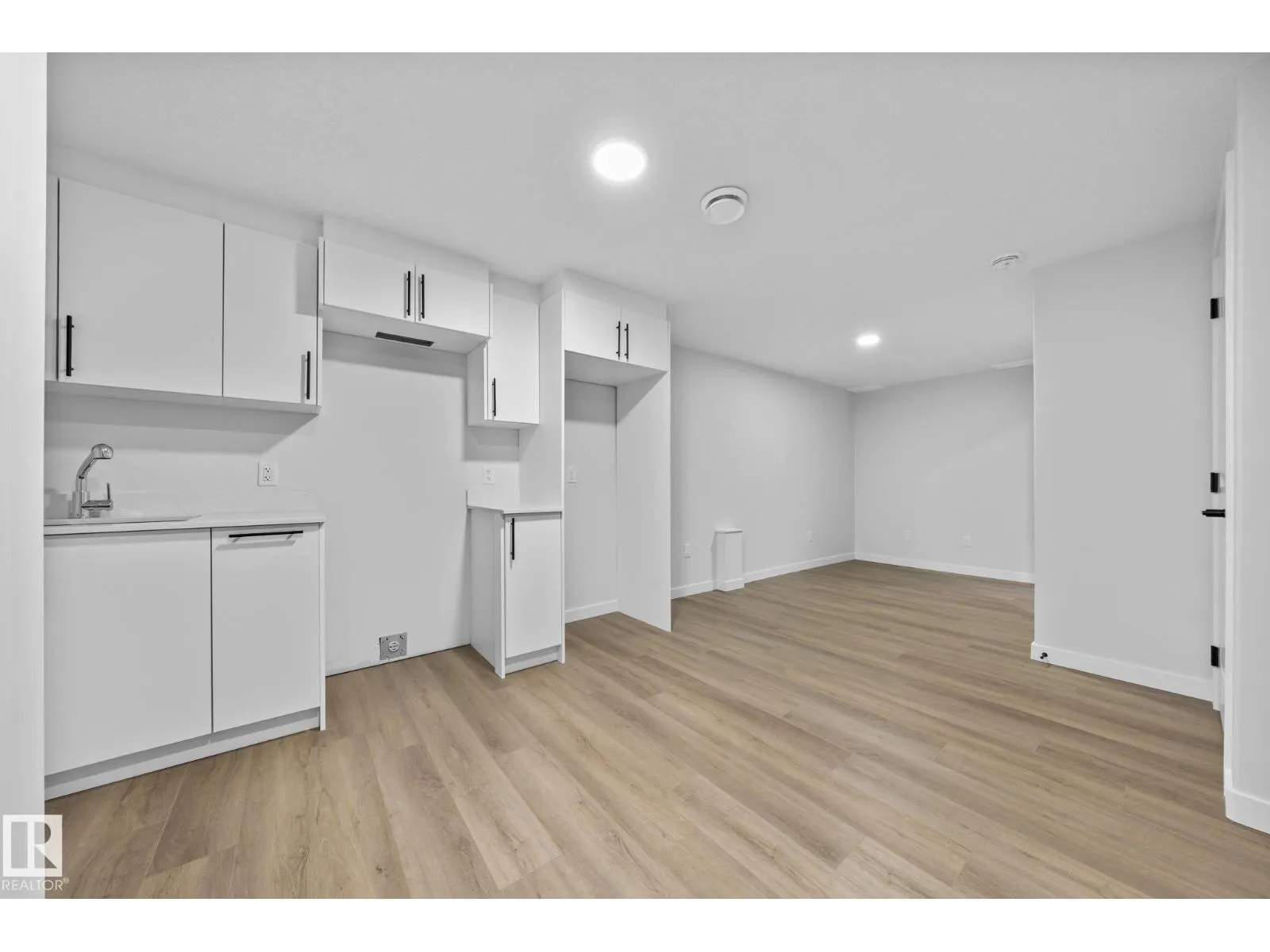 16521 20 AV SW
