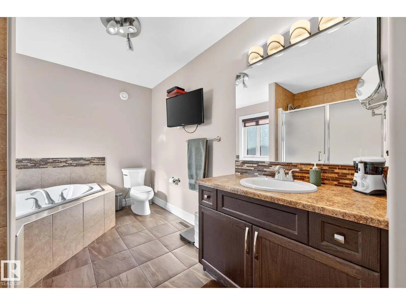 20616 131 AV NW