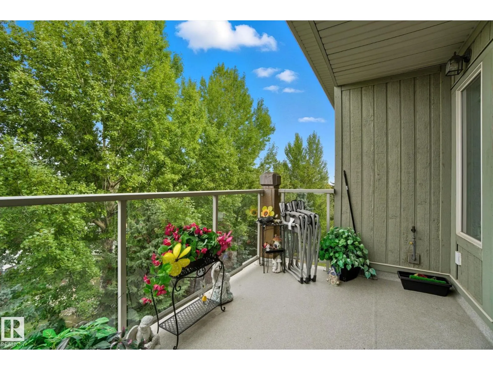 #412 278 SUDER GREENS DR NW