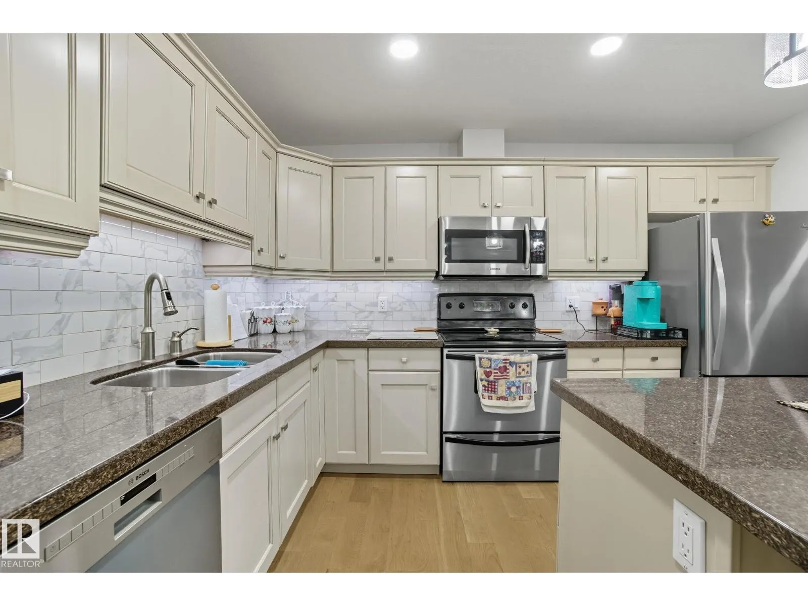 #412 278 SUDER GREENS DR NW