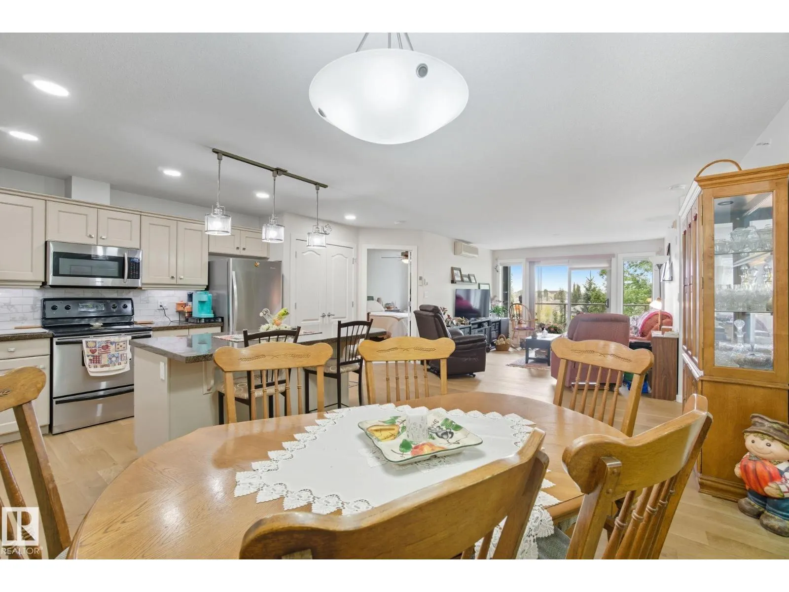 #412 278 SUDER GREENS DR NW