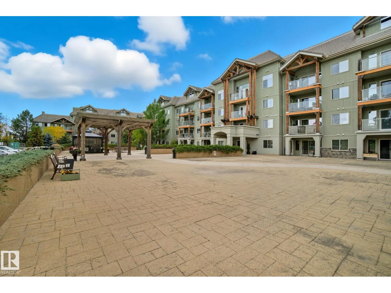 #412 278 SUDER GREENS DR NW