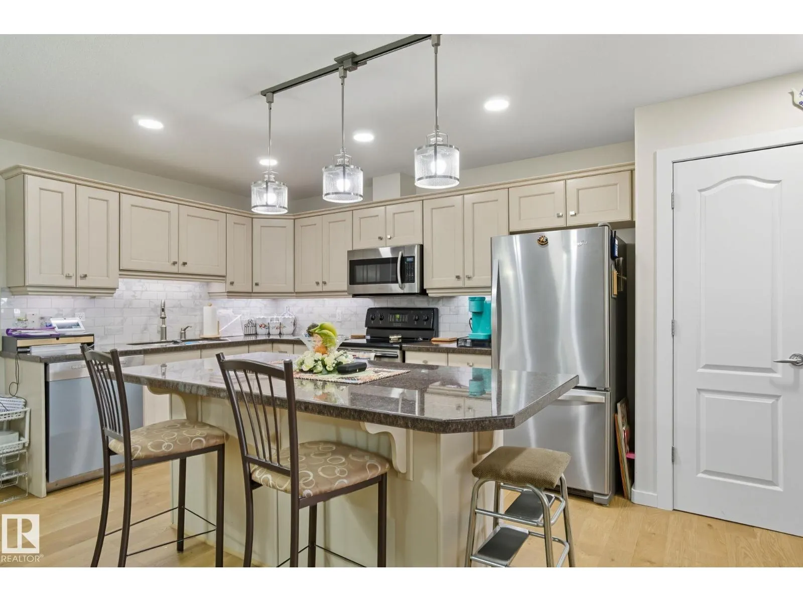 #412 278 SUDER GREENS DR NW