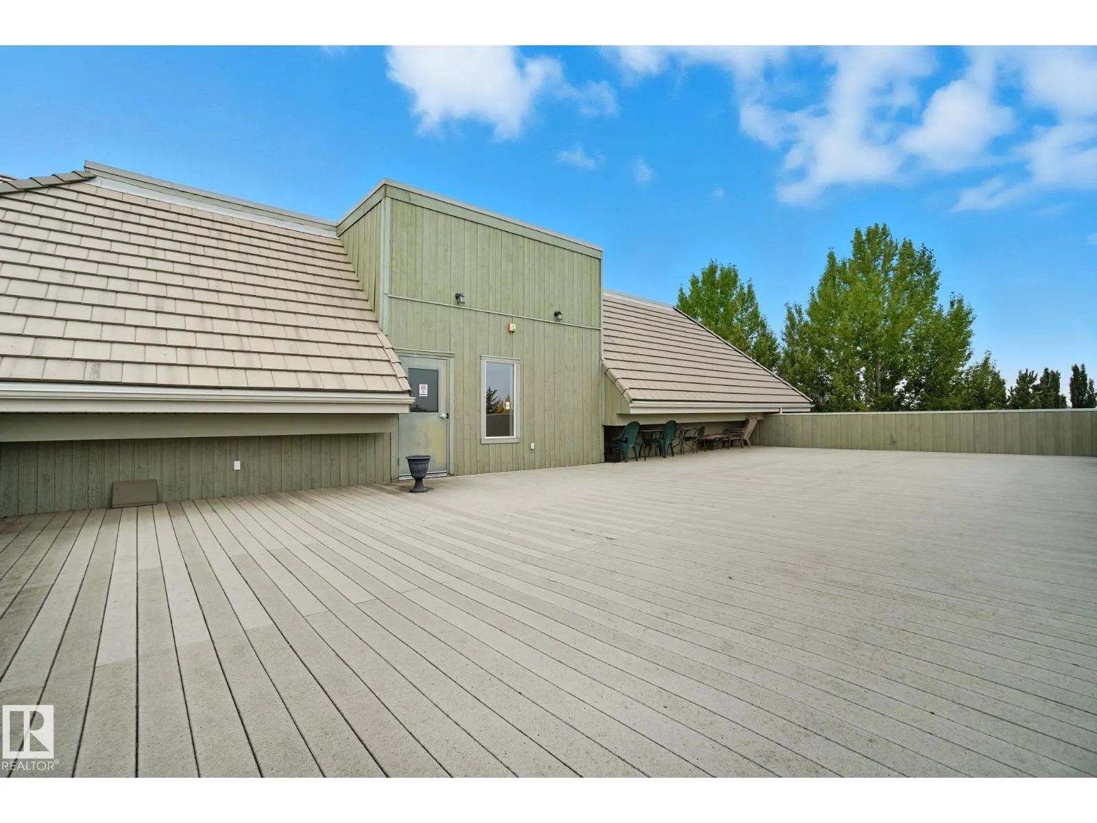 #412 278 SUDER GREENS DR NW