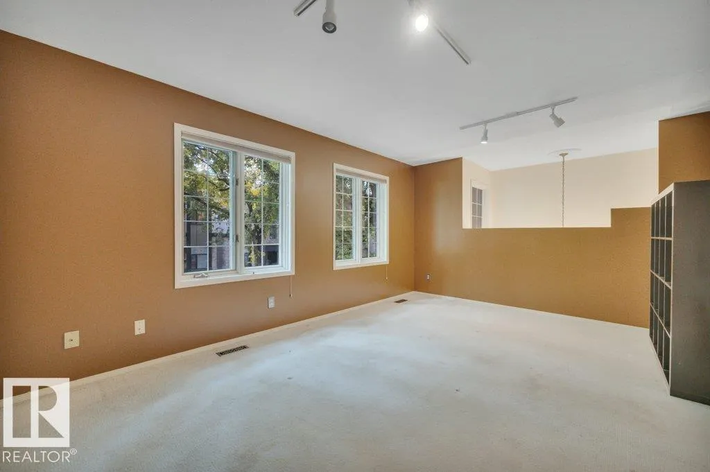 9740 101 ST NW