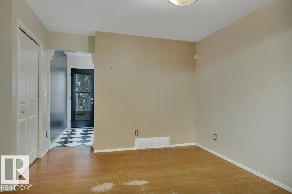 9740 101 ST NW