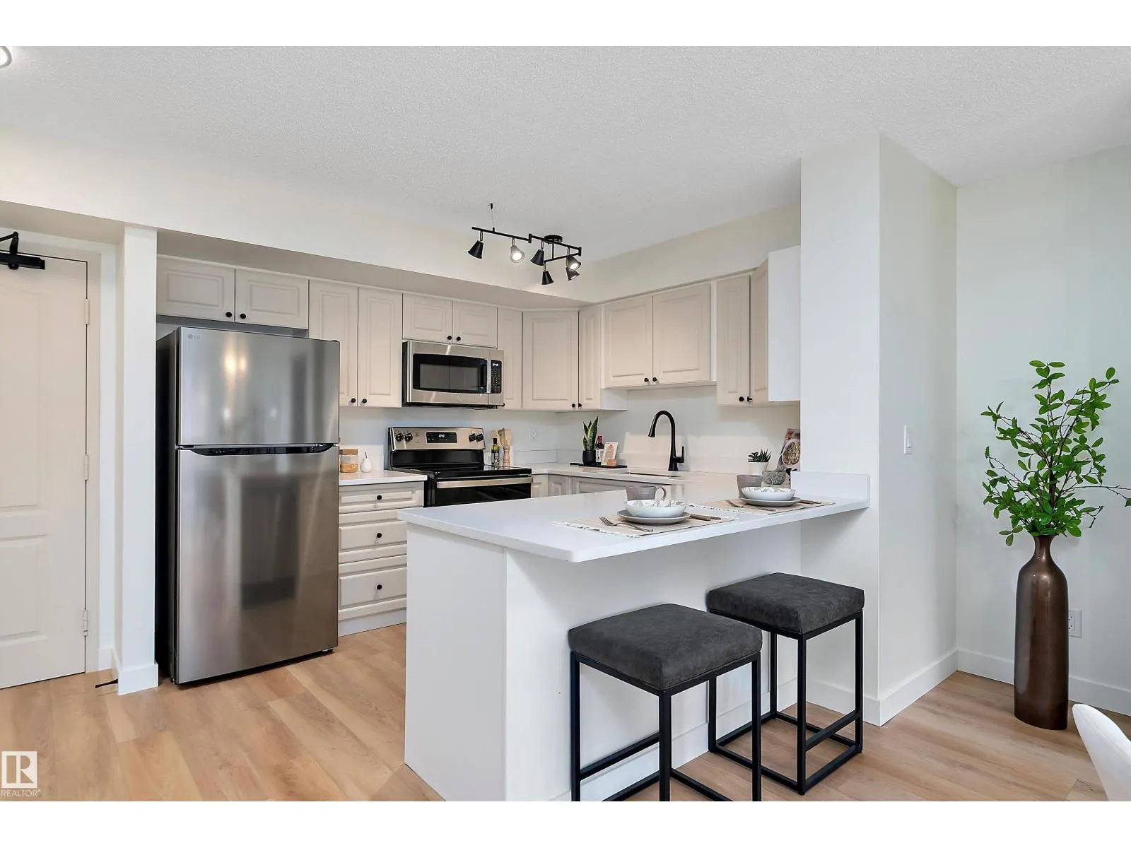10909 103 AV NW