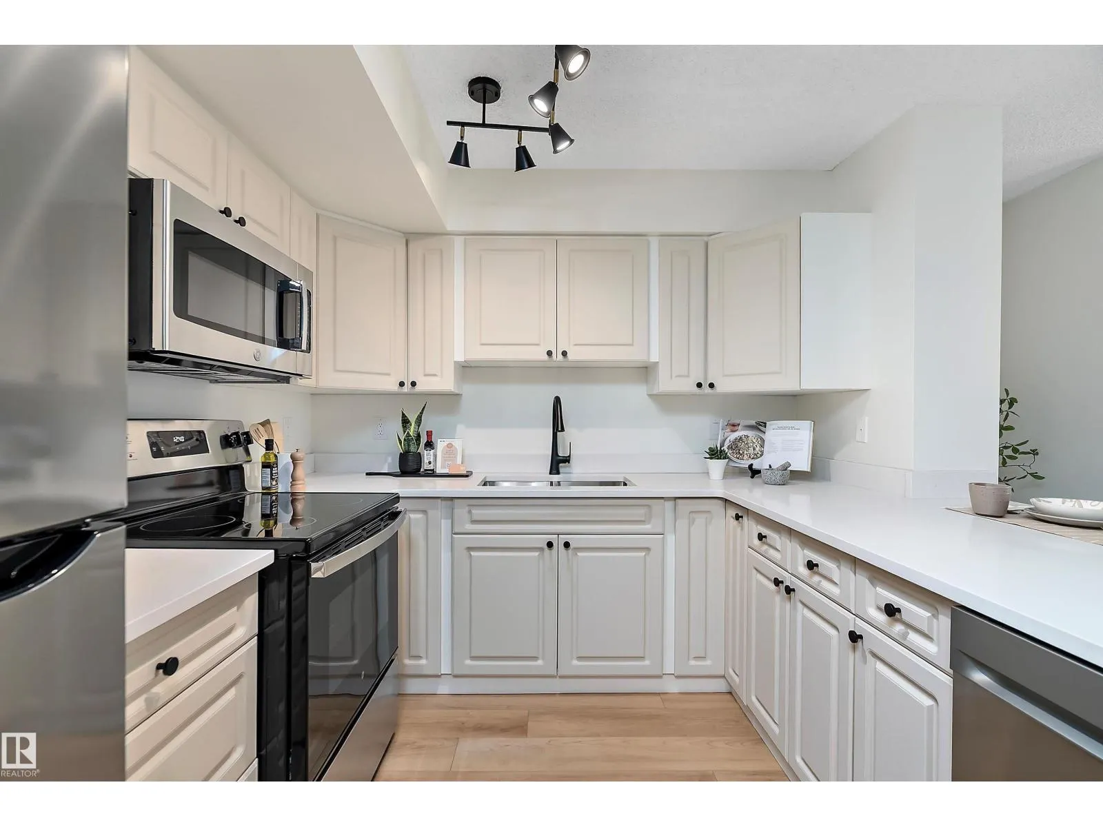 10909 103 AV NW