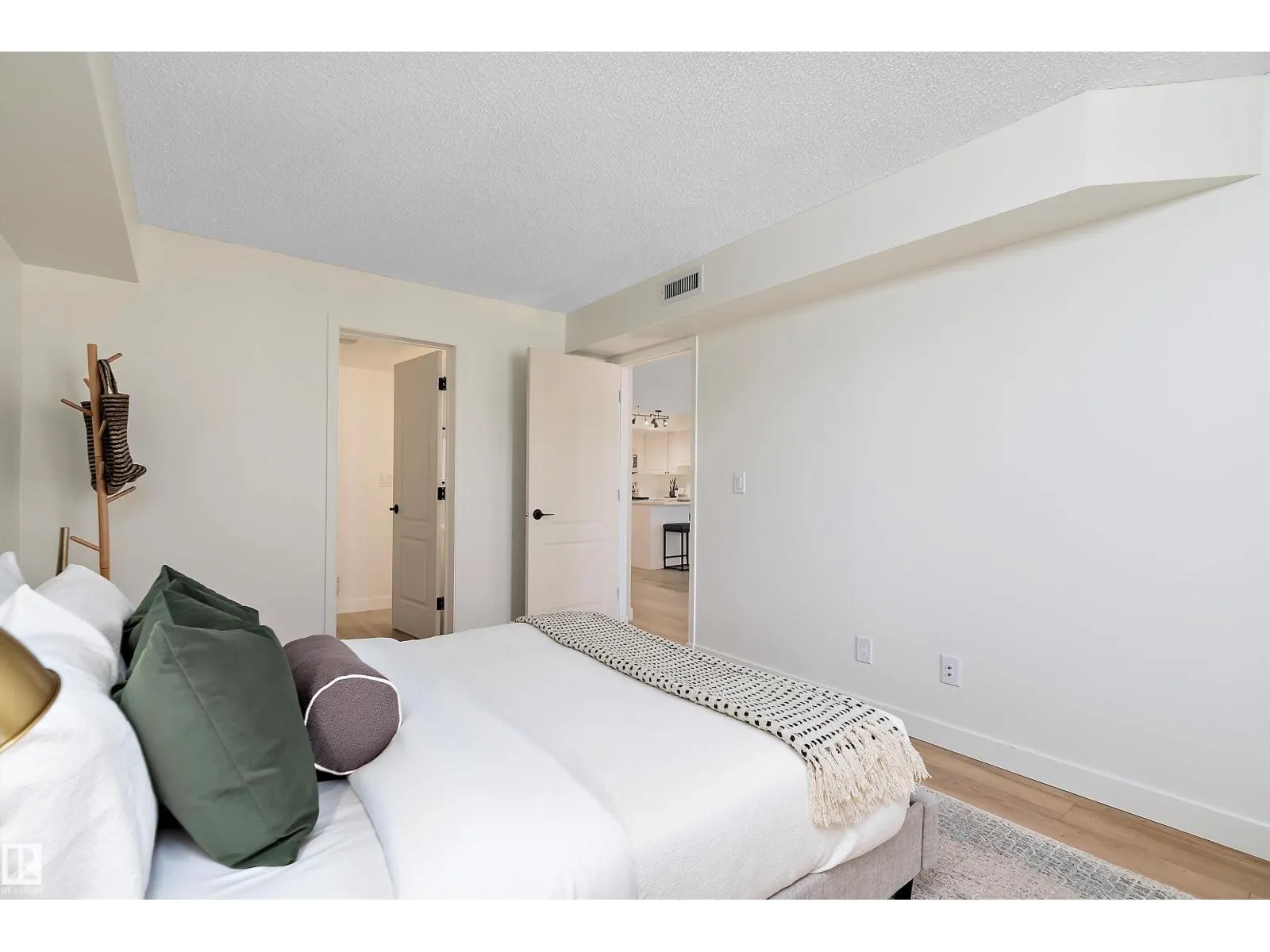 10909 103 AV NW