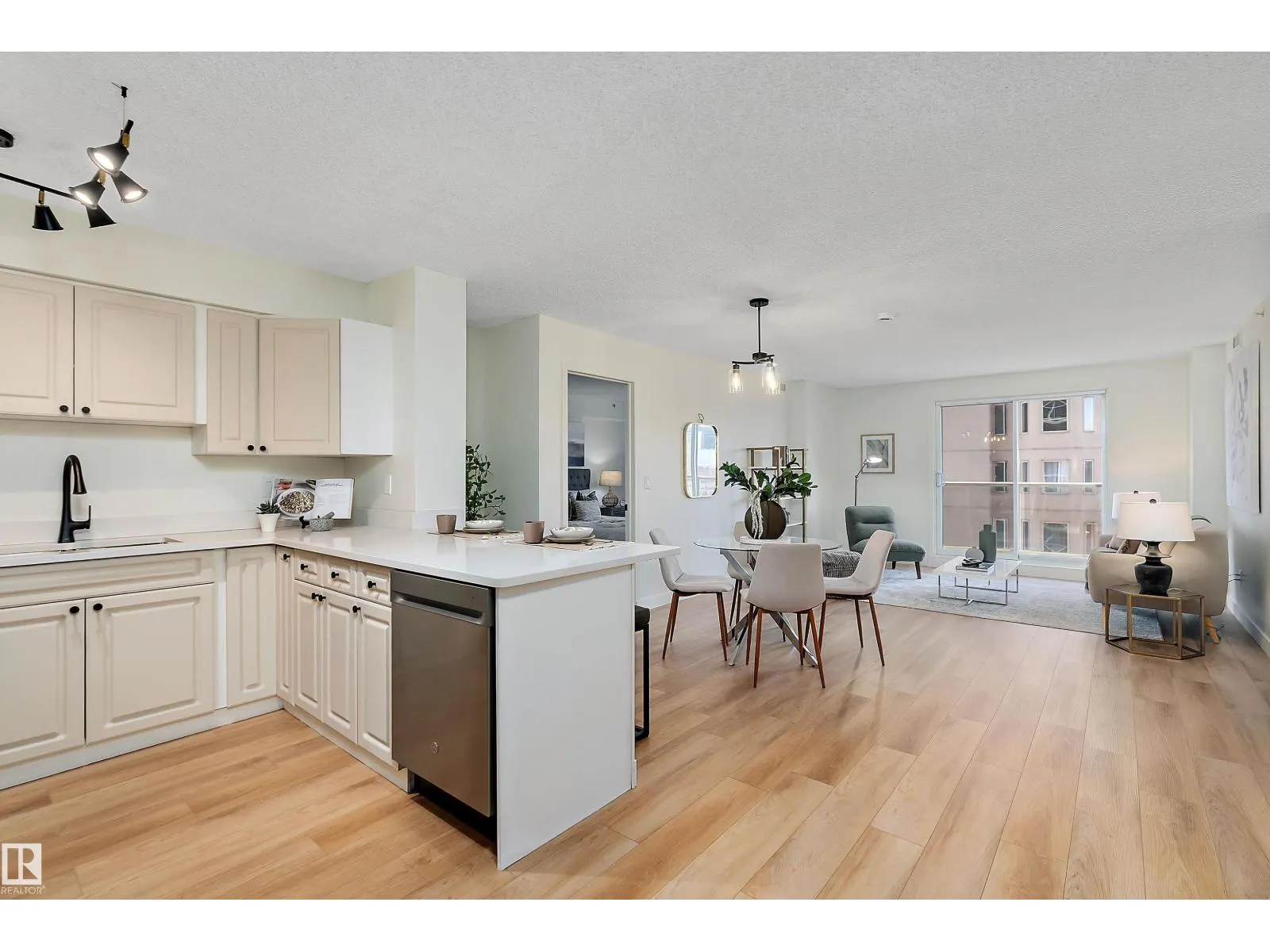 10909 103 AV NW