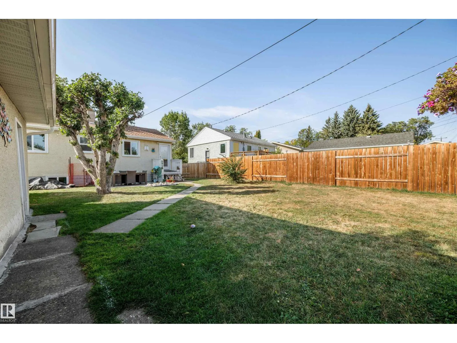 11005 38 ST NW