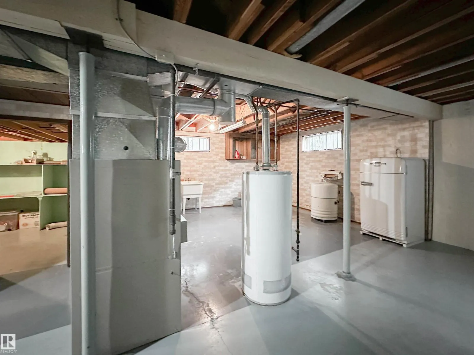 107 ANDREWS CR