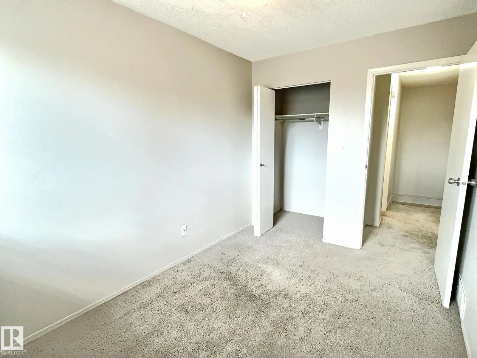 2206 38 ST NW