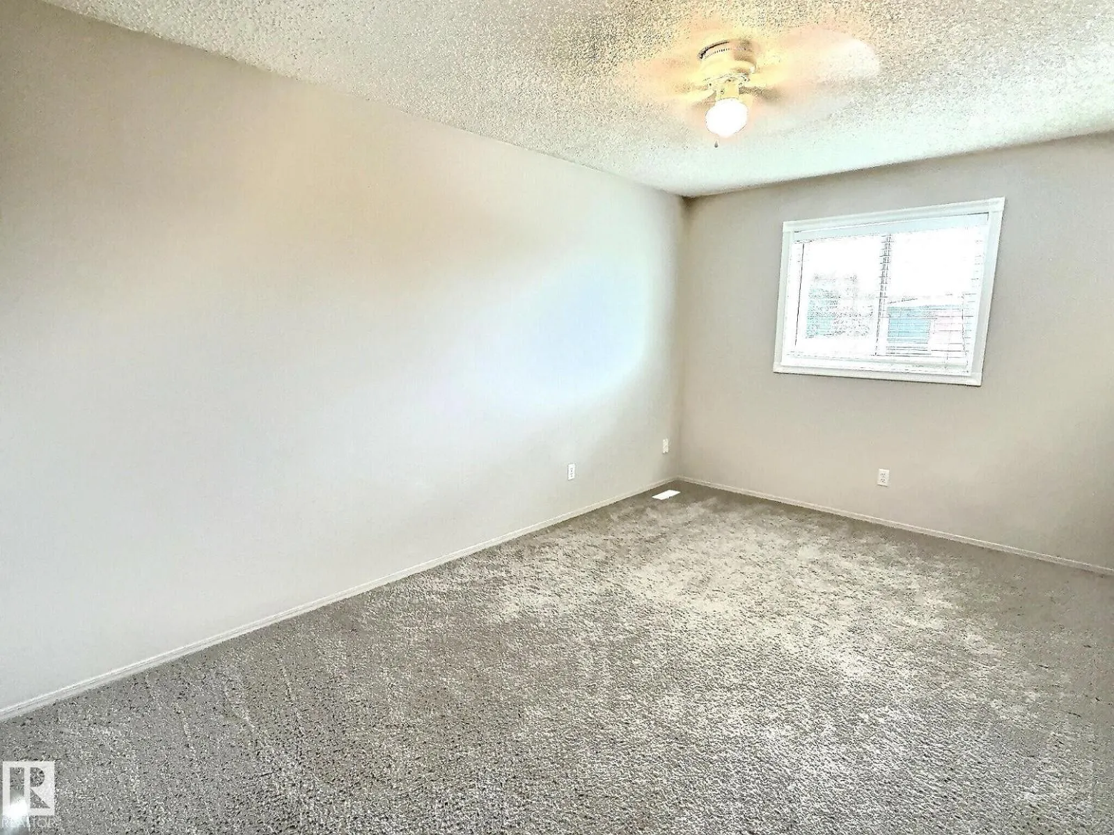 2206 38 ST NW