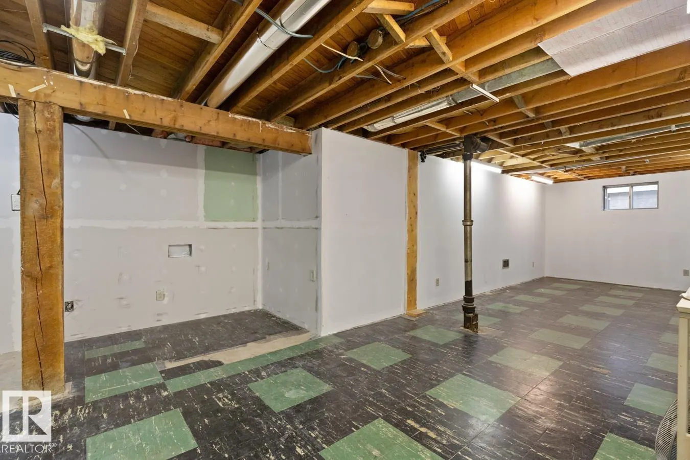 9291 79 ST NW