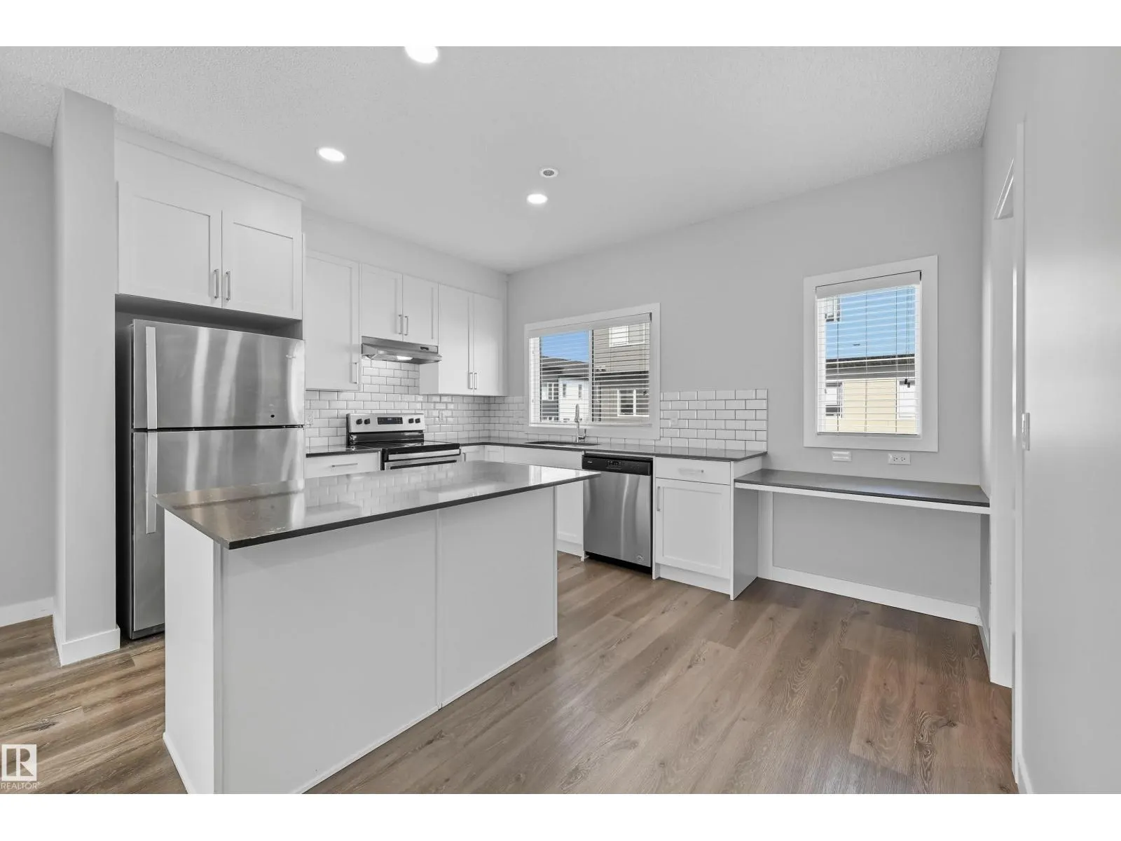 #51 804 WELSH DR SW