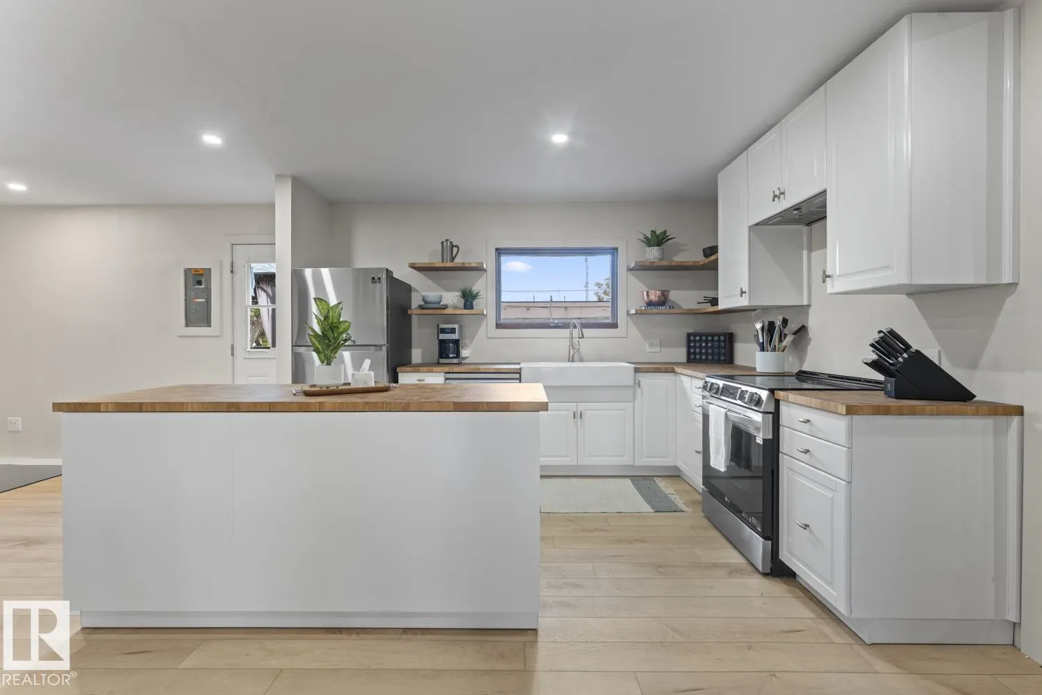 5213 56 ST