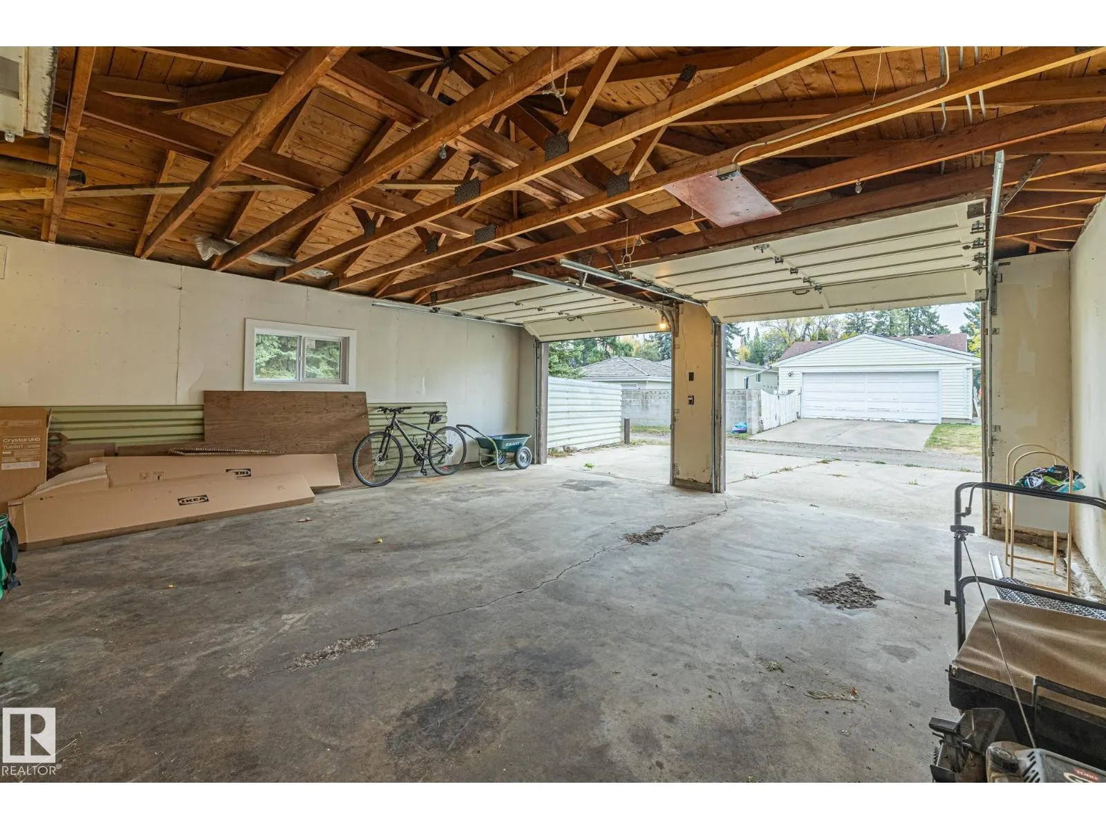 10820 60 AV NW