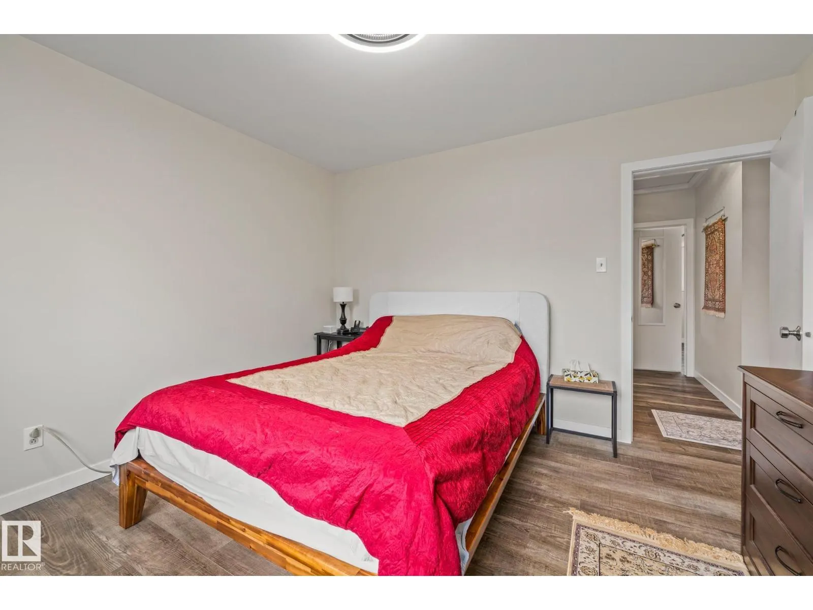 10820 60 AV NW