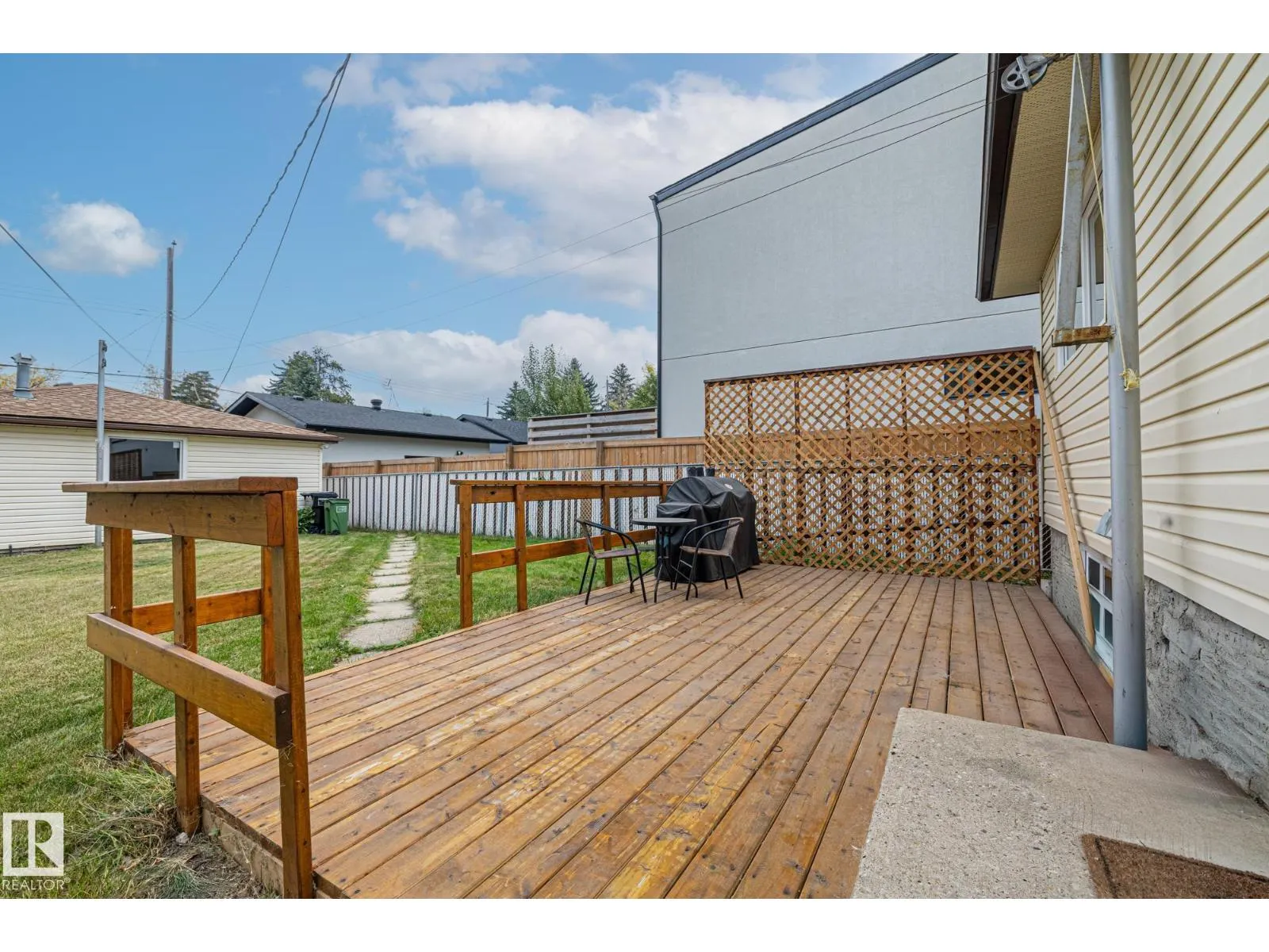 10820 60 AV NW