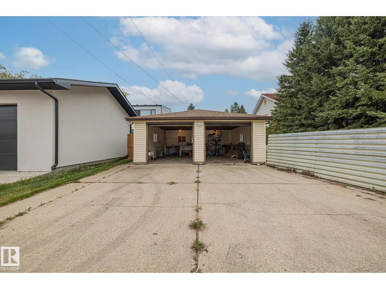 10820 60 AV NW