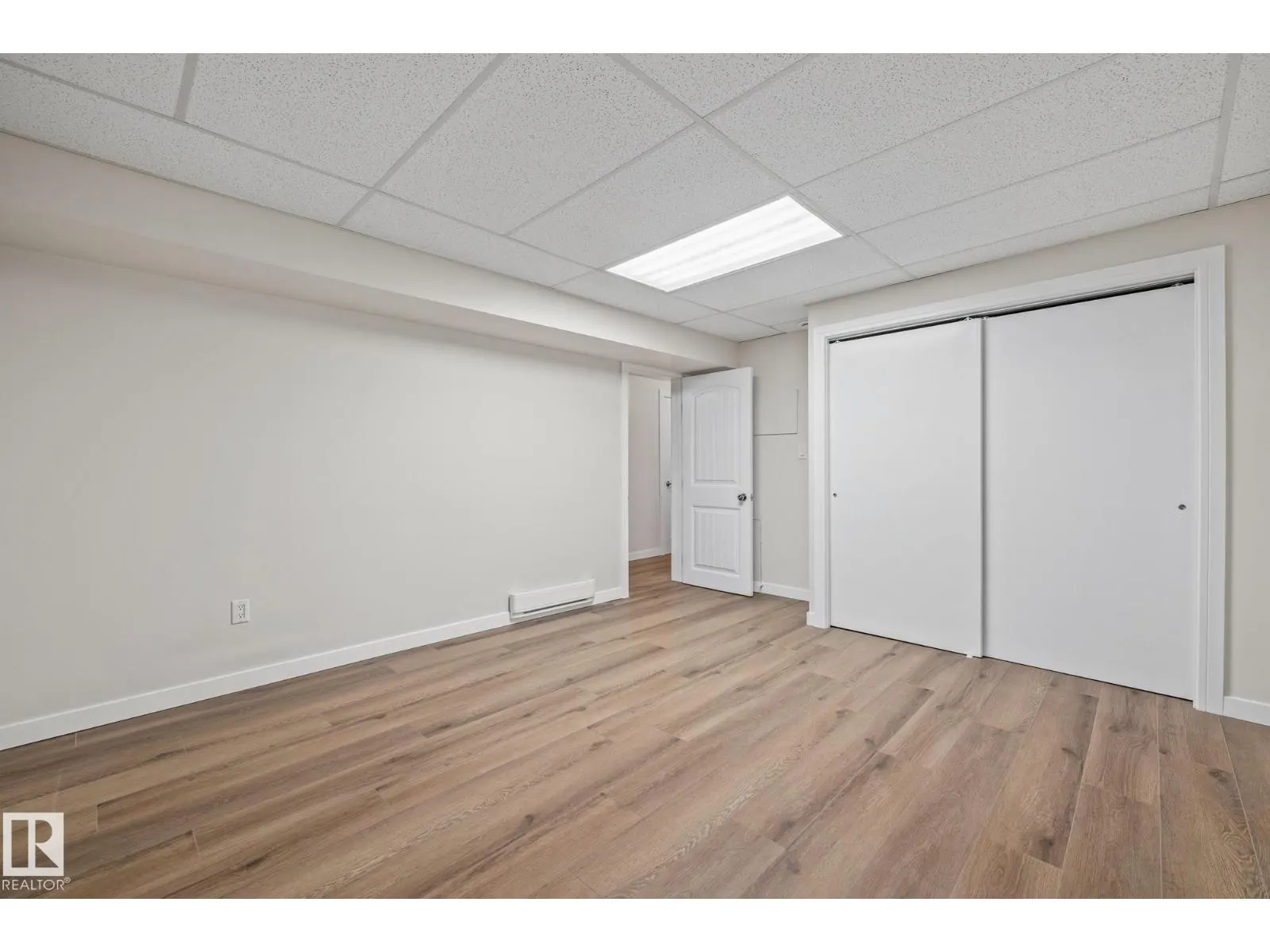 10820 60 AV NW