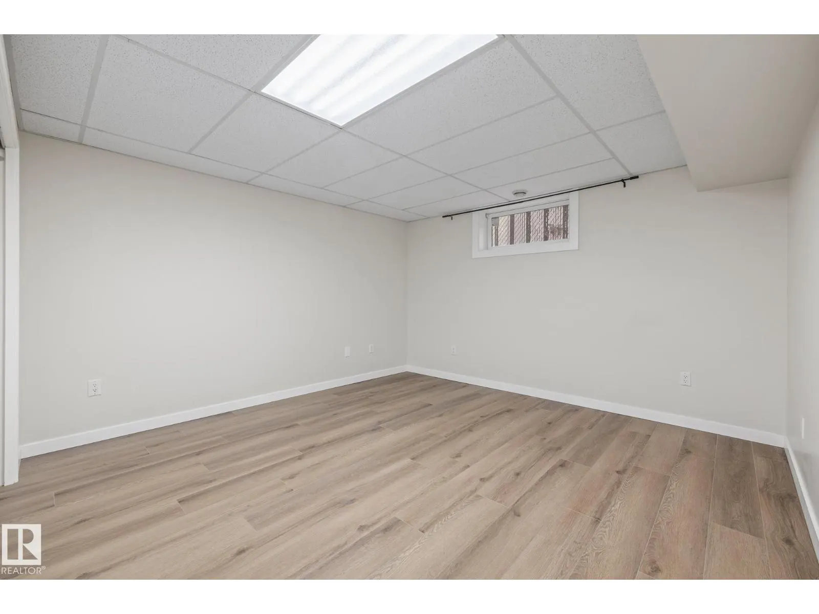 10820 60 AV NW